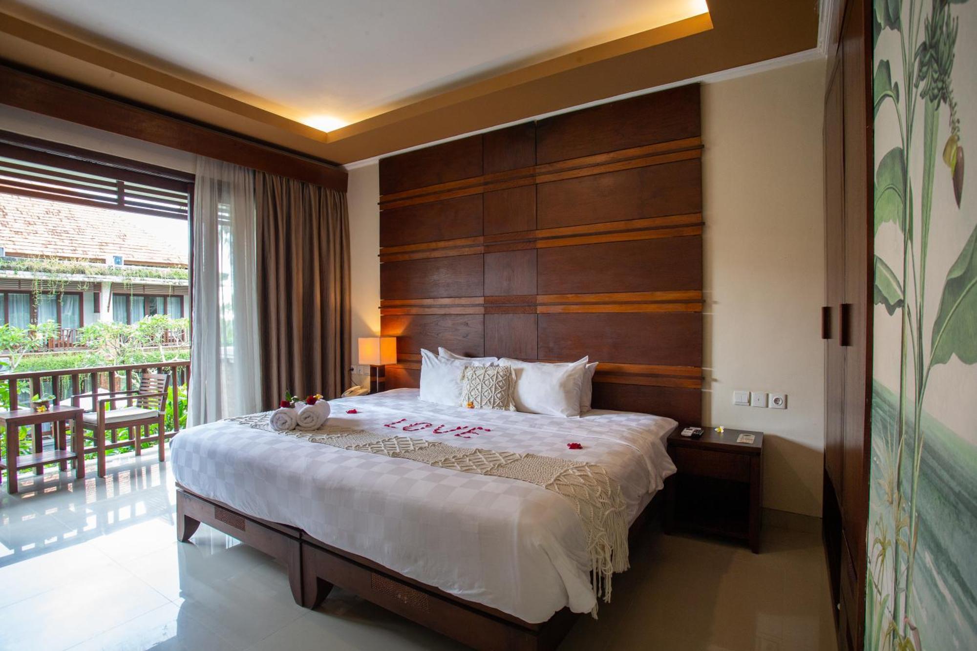 Deluxe Double or Twin Room Pool View