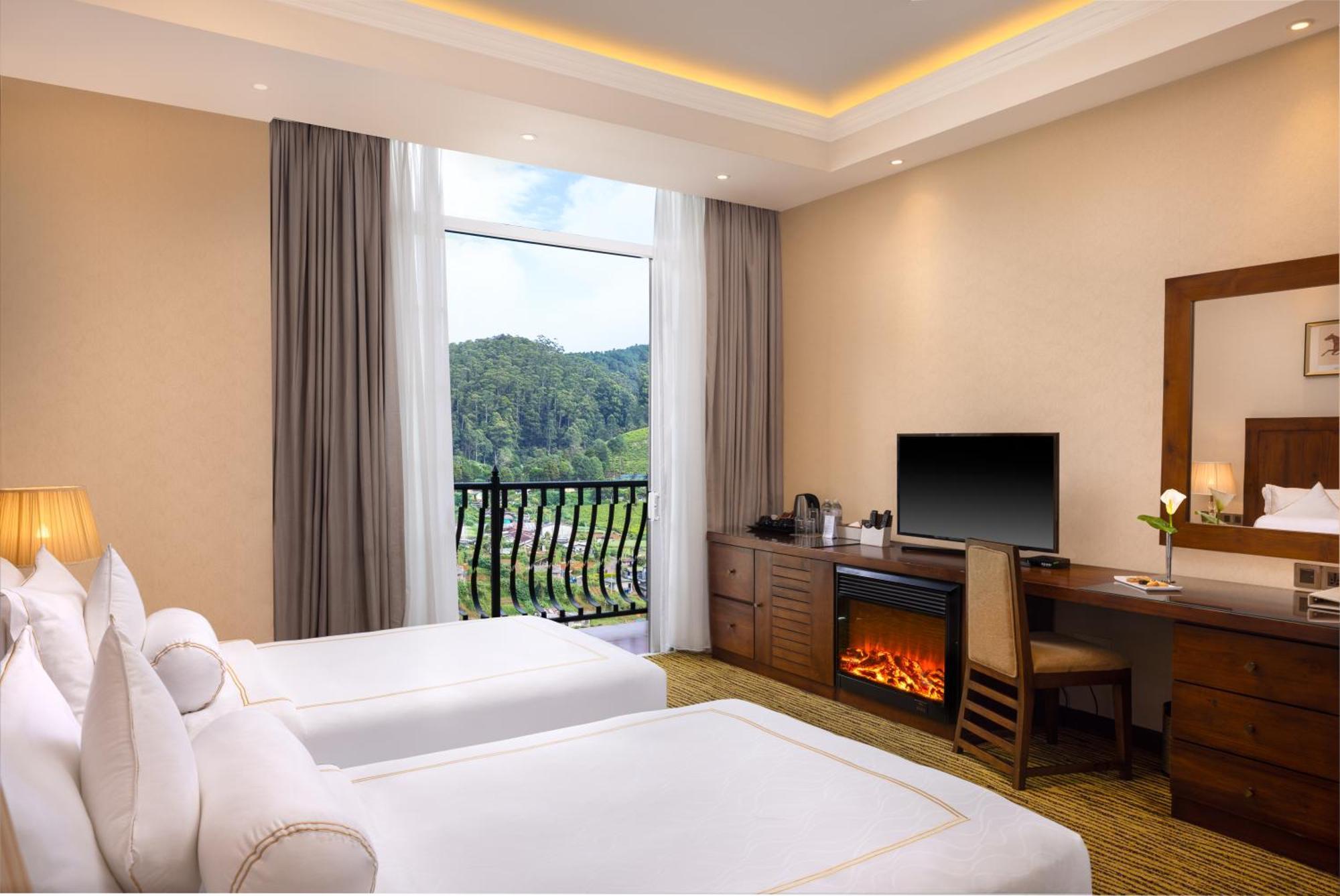 Deluxe Double or Twin Room with Mountain View