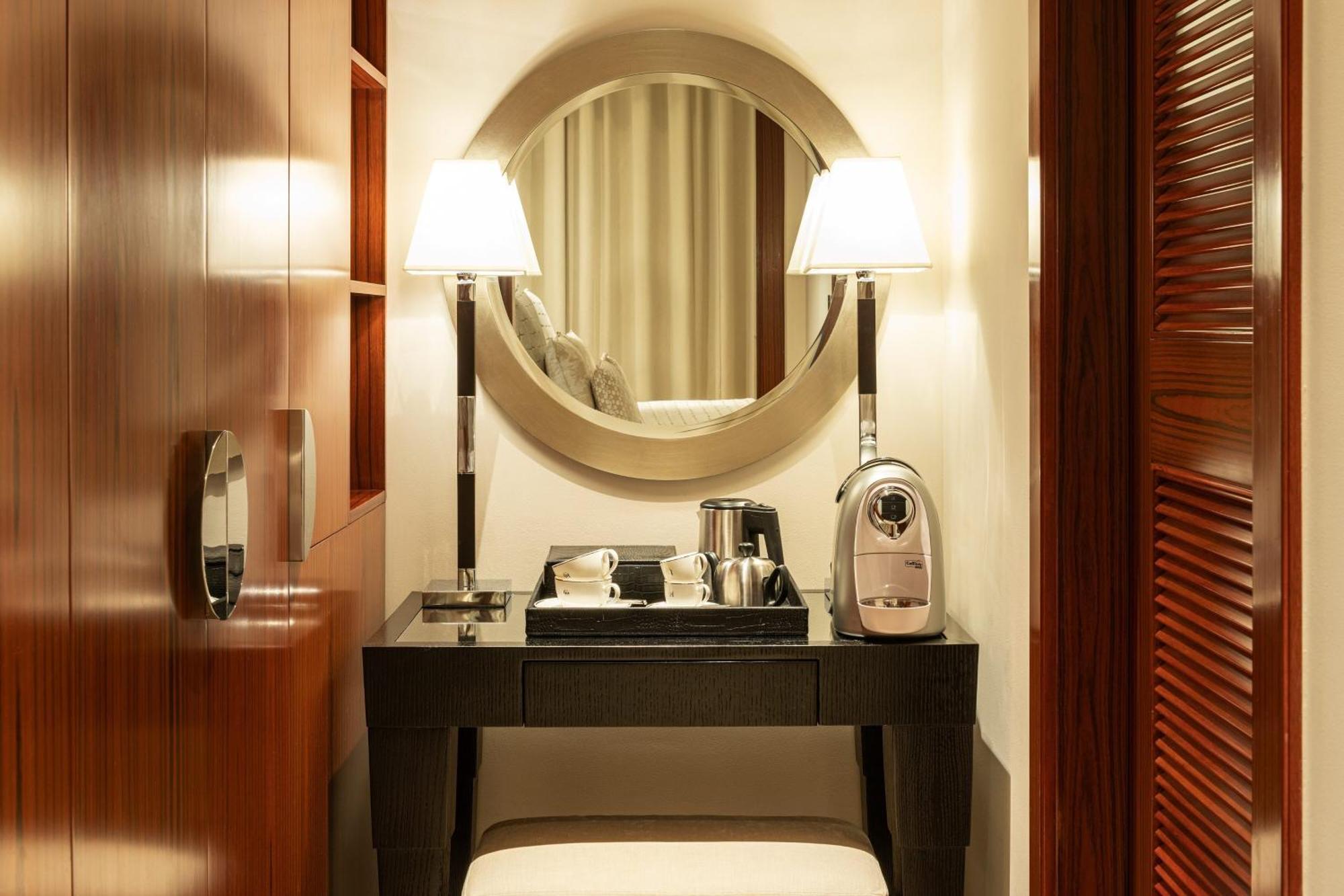 Premier Junior Suite met 1 Kingsize Bed en Toegang tot de Executive Lounge - Afternoontea en Happy Hour - Gratis Toegang tot Strand en Zwembad - Vervoer vanaf de Luchthaven van Dubai