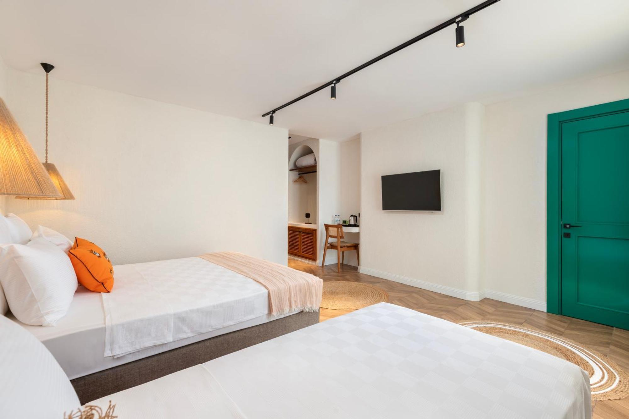 Deluxe Family Room
