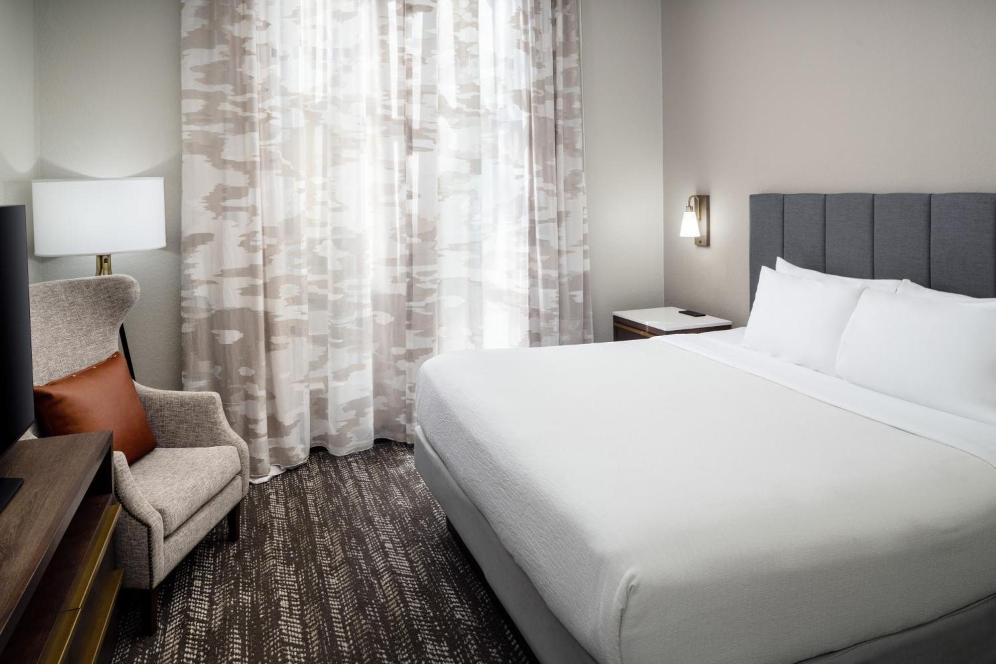 One-Bedroom King Suite - Non-Smoking