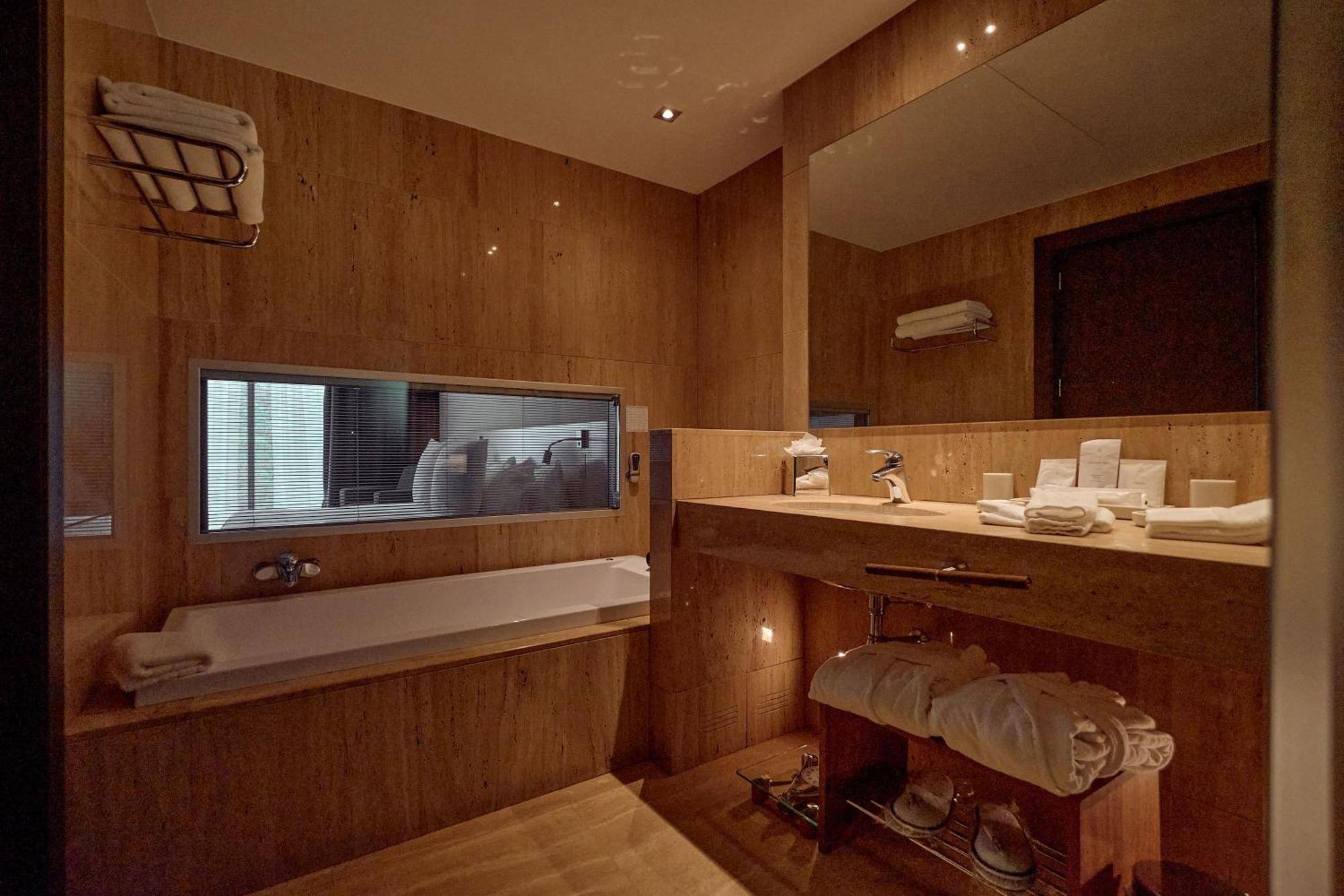 Park Suite,1543182004:JPEG