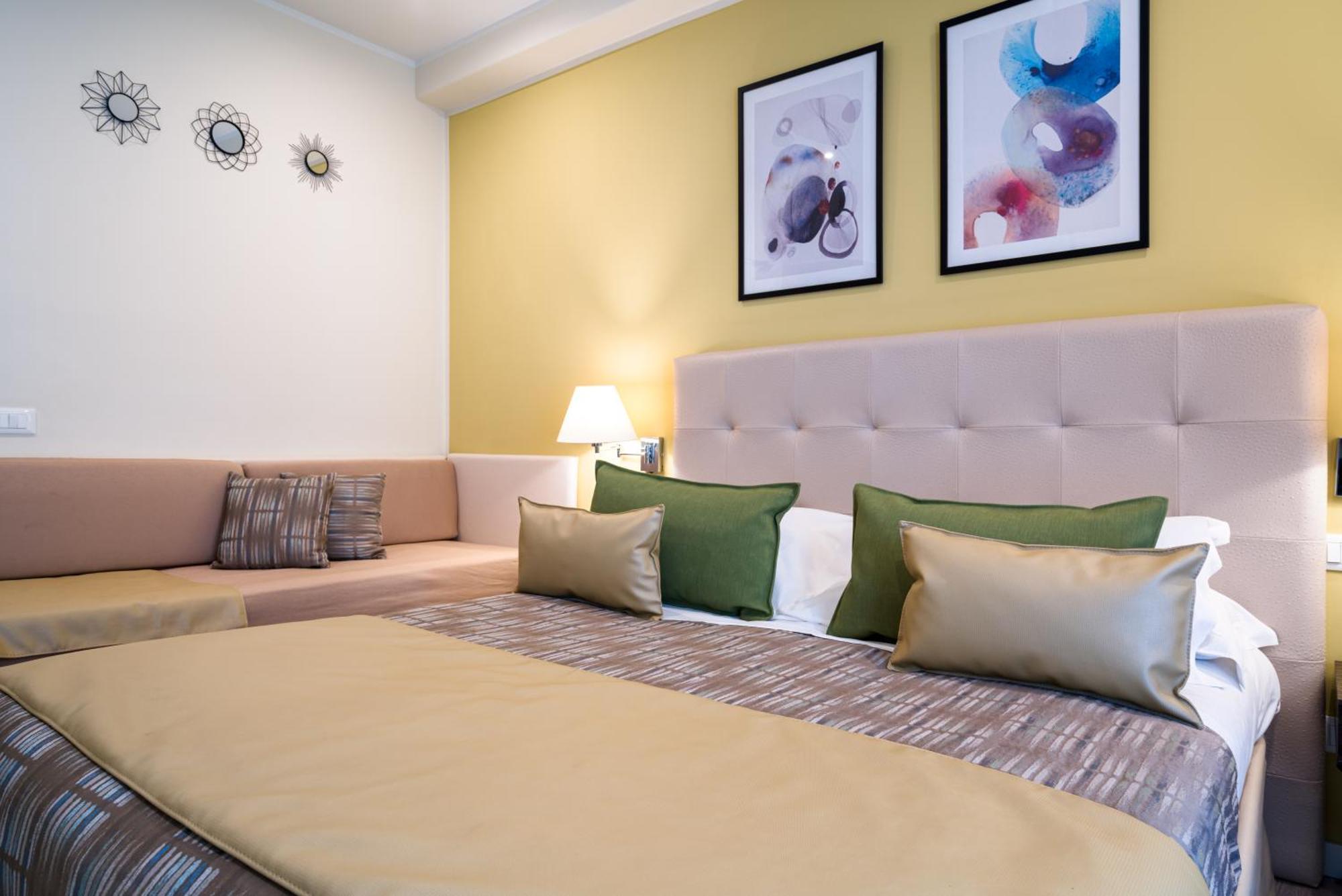 Classic Triple Room Lateral Sea View
