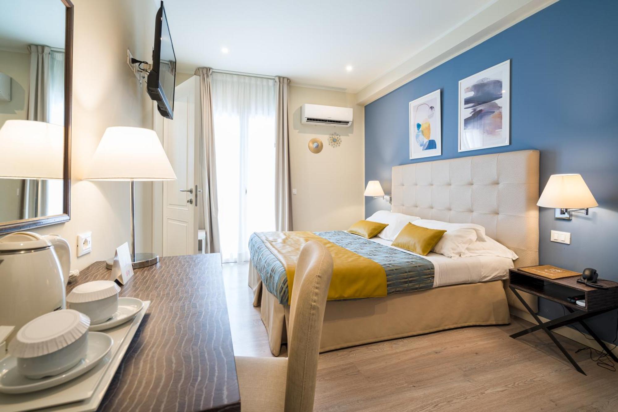Double or Twin Room Side Sea View