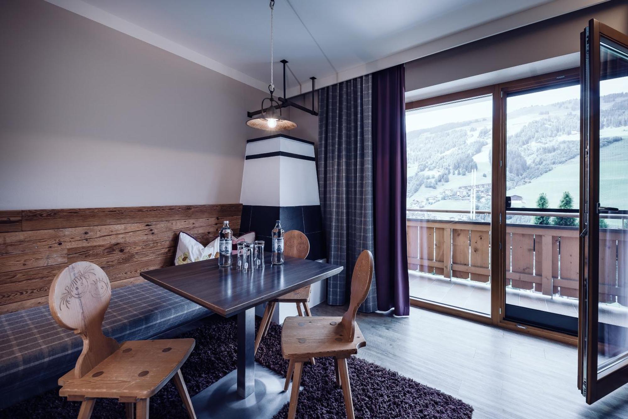 Deluxe Family Suite with 2 Bedrooms and Panorama View,1549831255:JPEG
