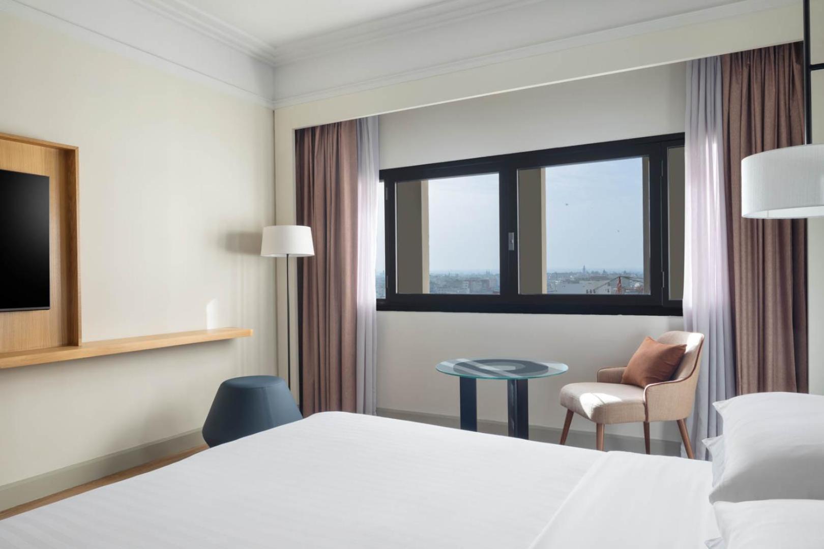 Deluxe King Room City View
