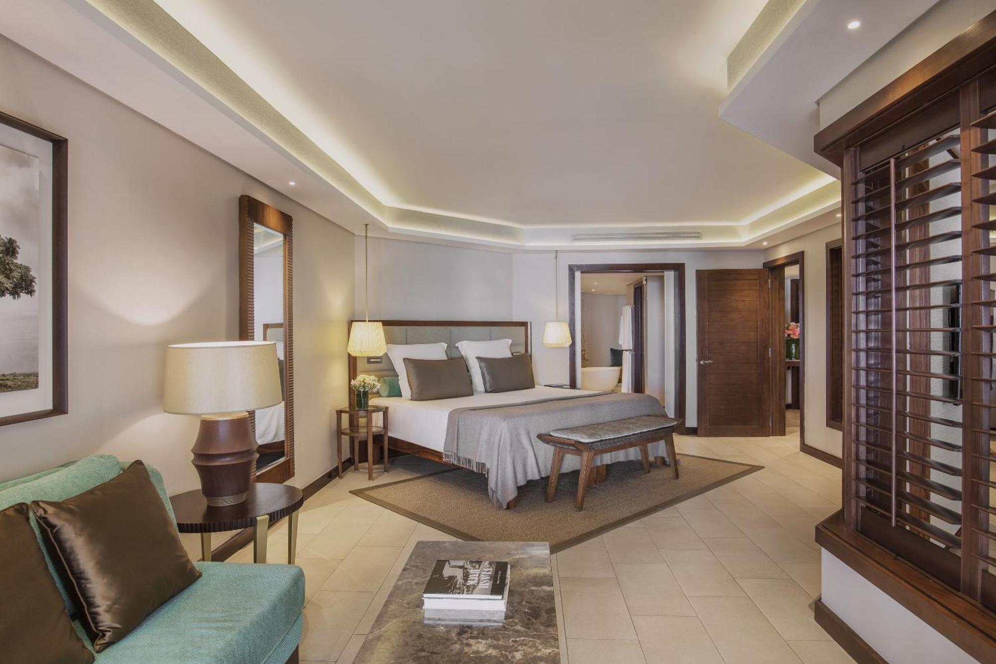 Ocean Suite (2 Adults + 2 Children) + A One Hour Complimentary Massage Per Adult Only Per Stay