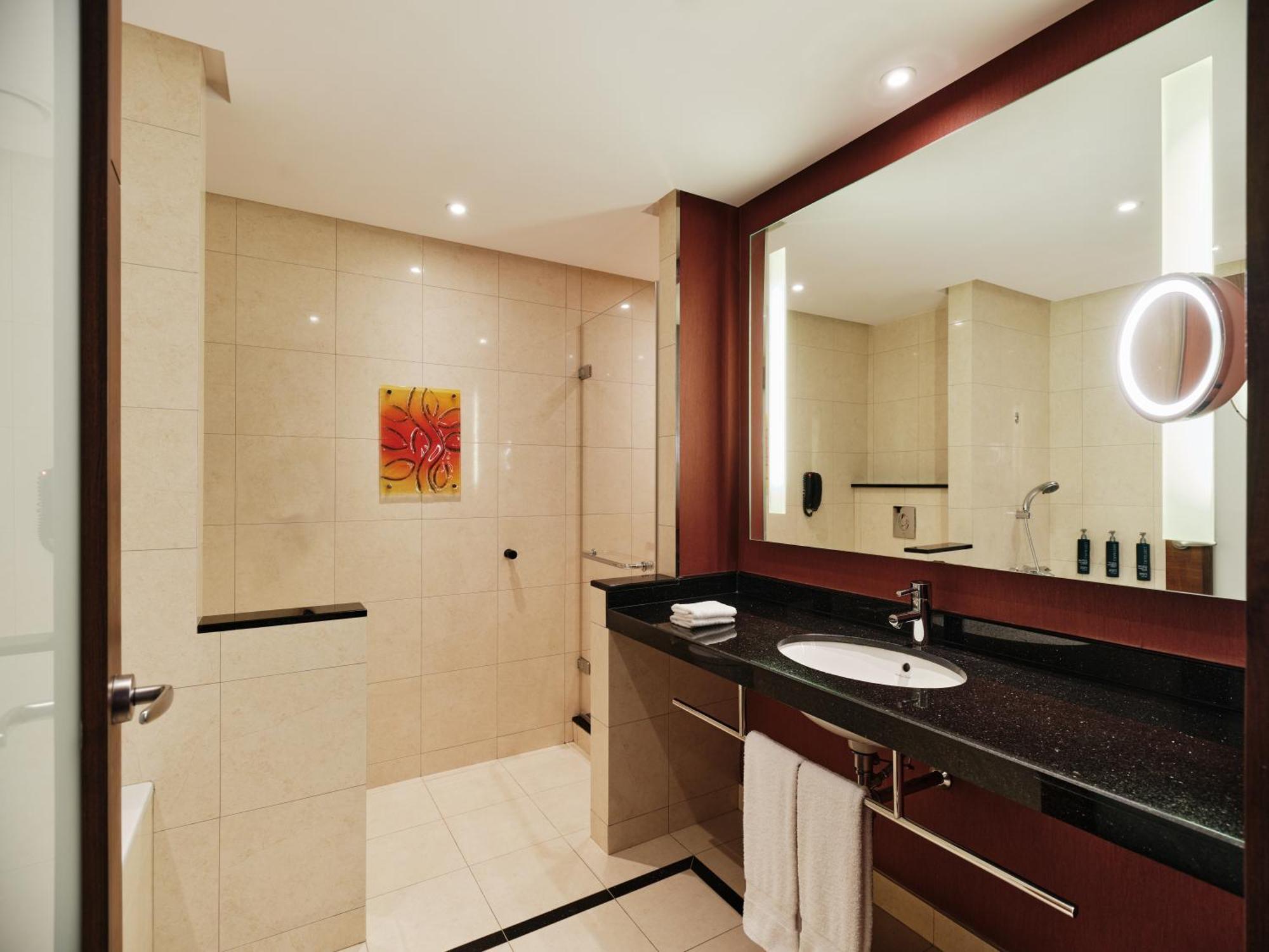 Habitación con cama extragrande