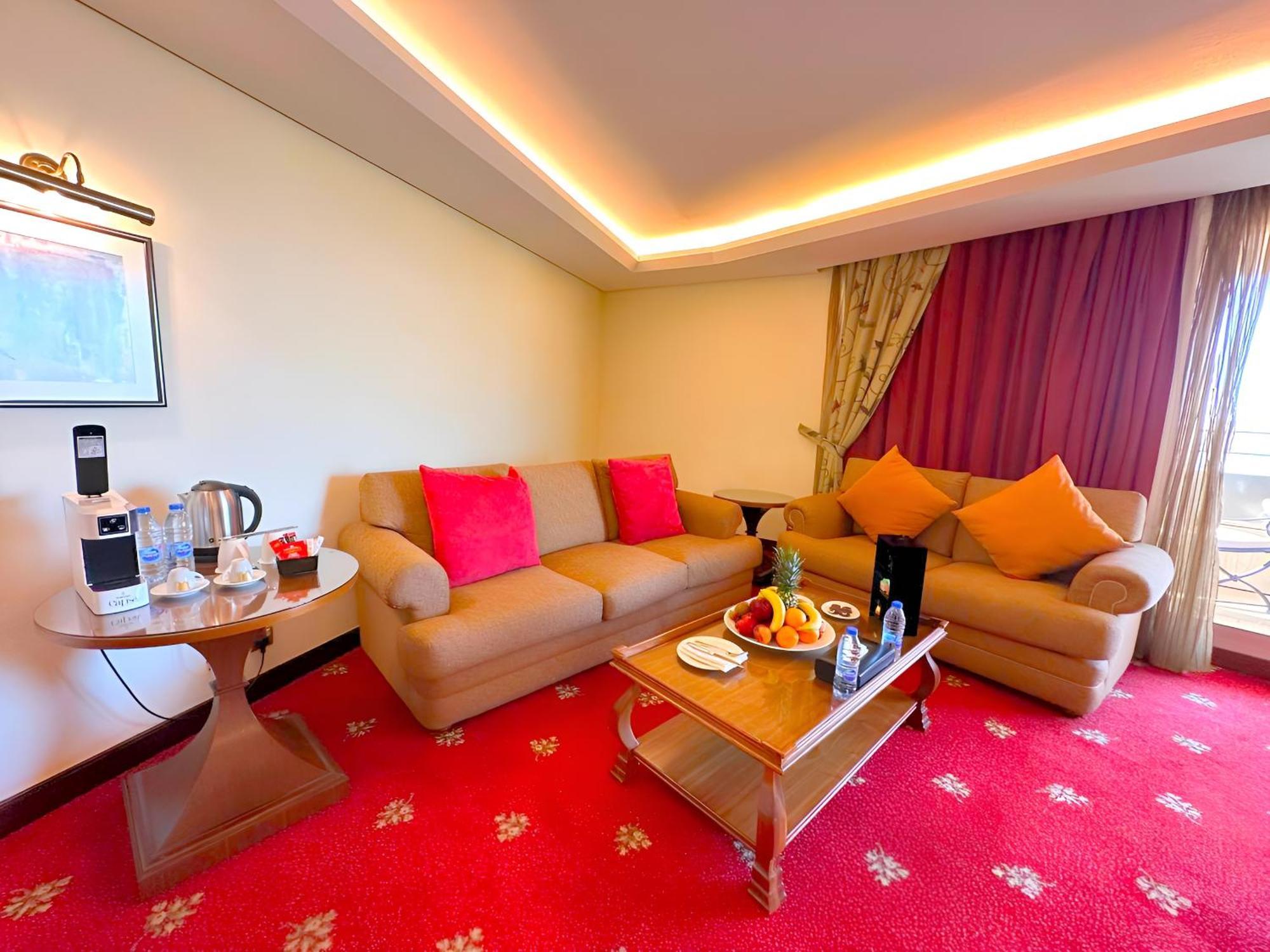 Executive Suite,1695319908:JPEG