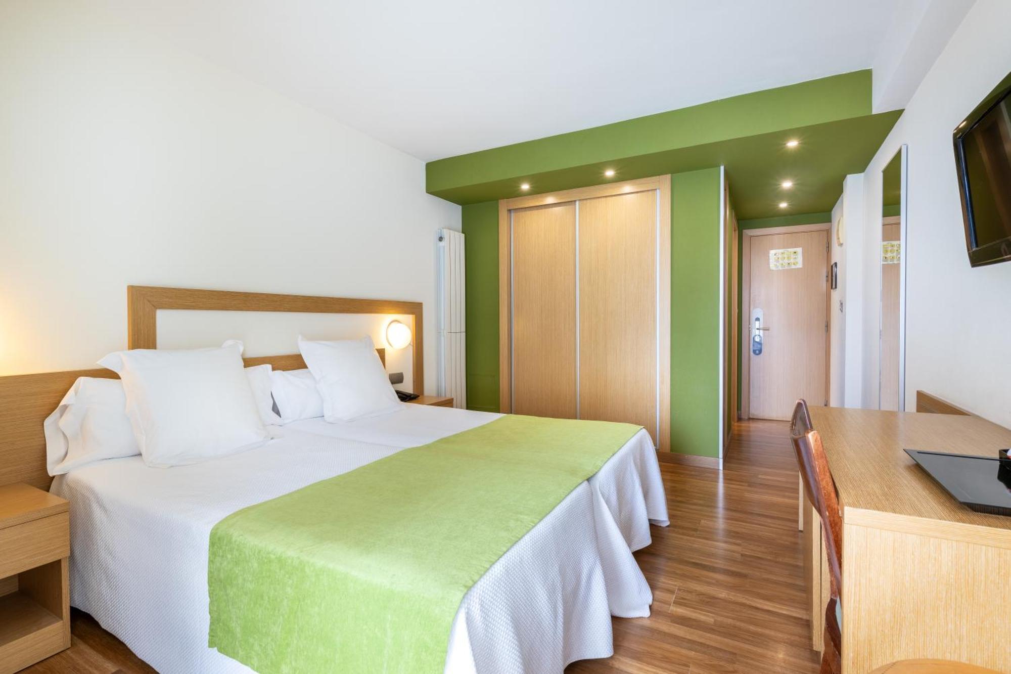 Classic Double Room,1588041459:JPEG