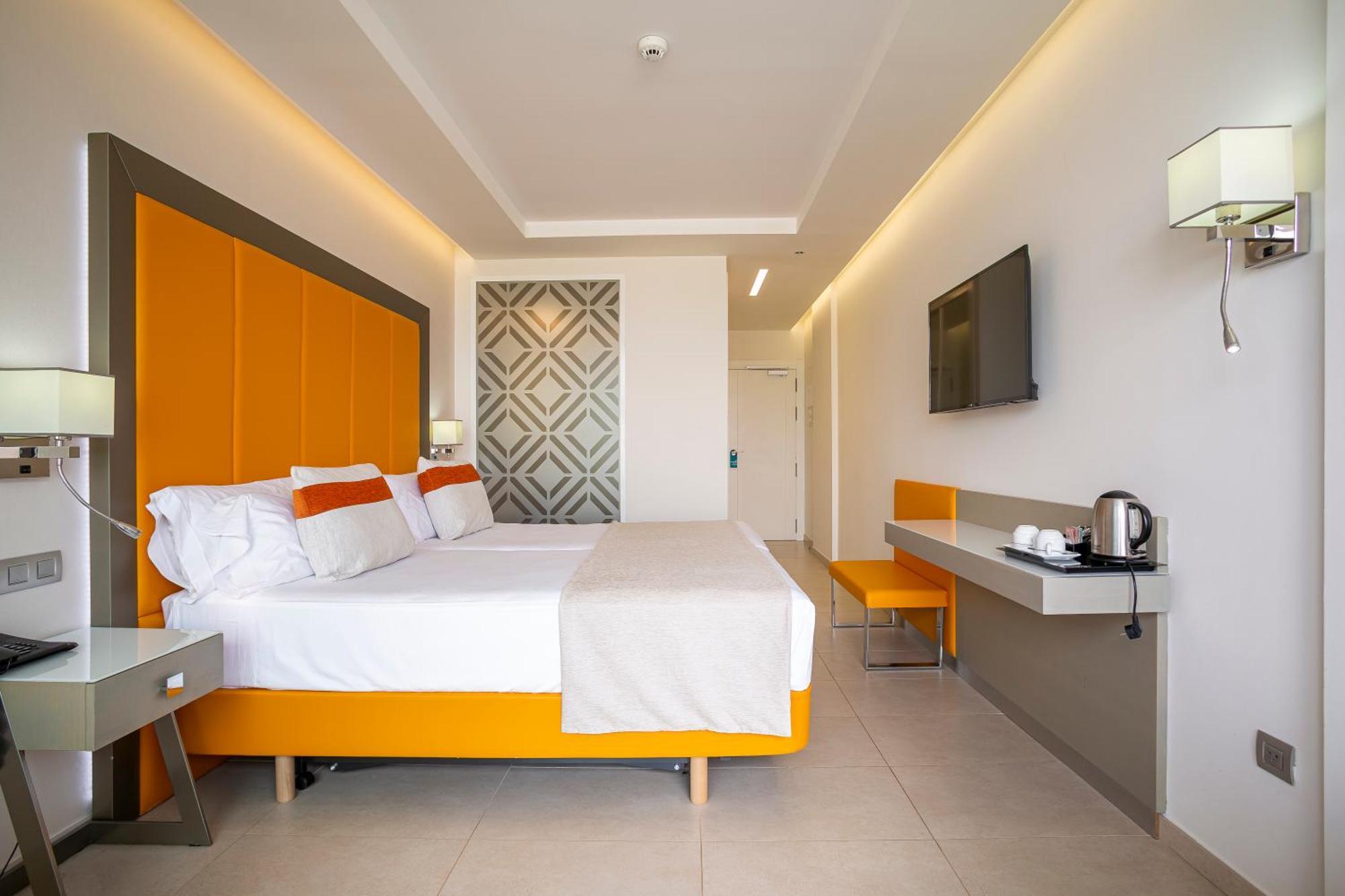 Quarto com 2 Camas de Solteiro e Terraço