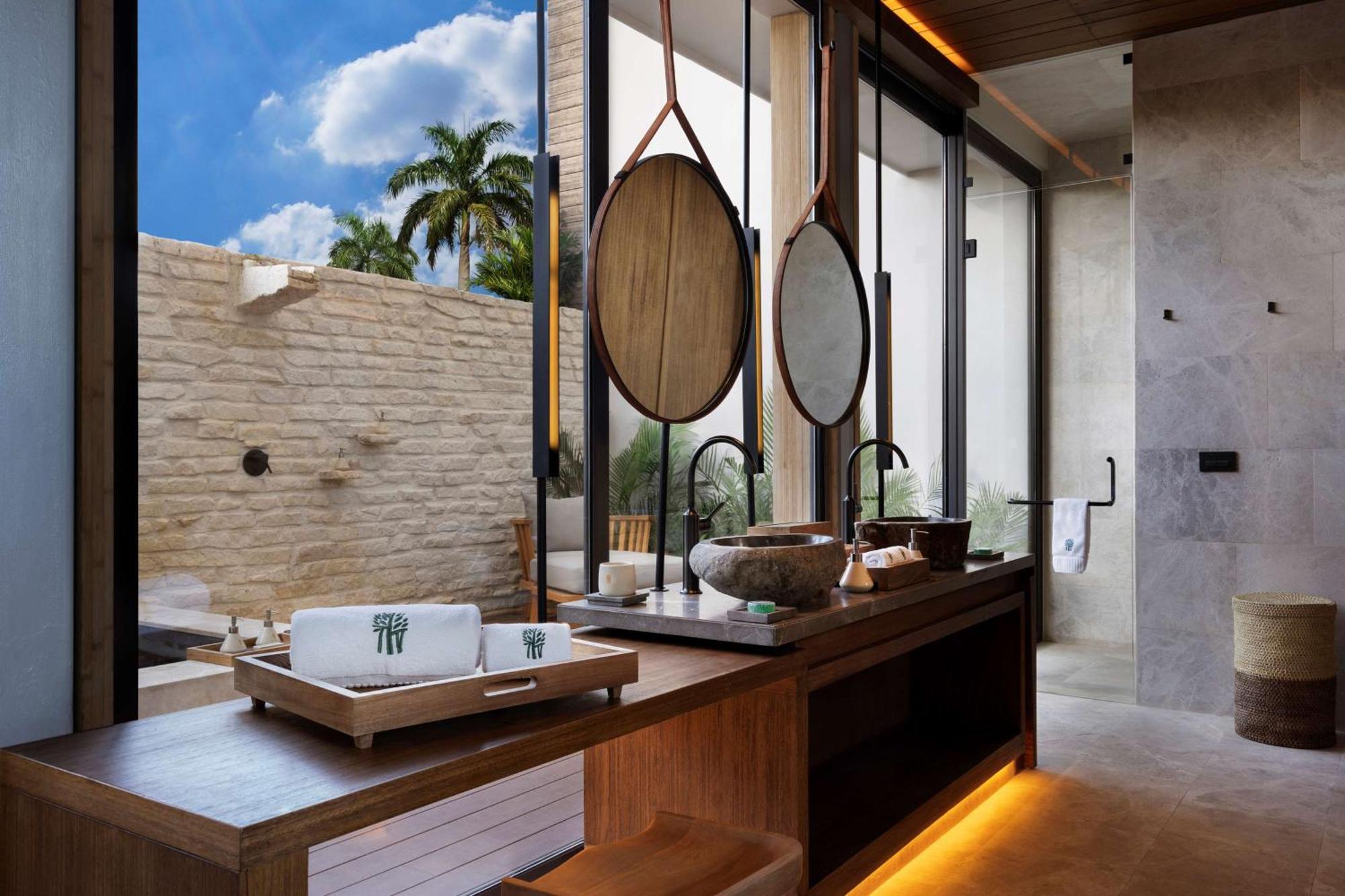 Suite con terrazza e piscina fronte