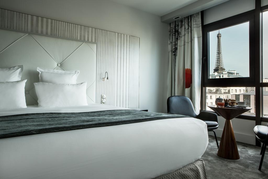 Junior Suite with Eiffel Tower View,1115080035:JPEG