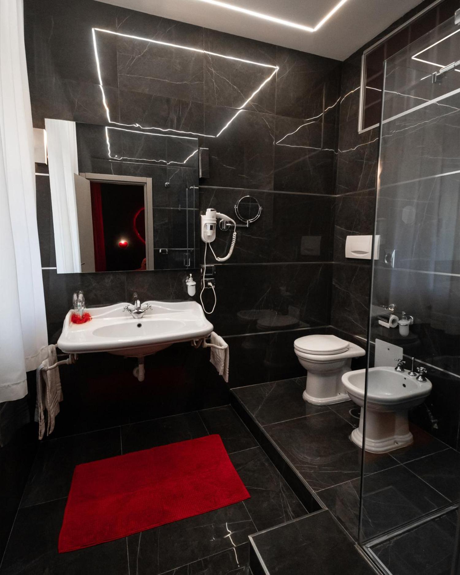 Suite Spa Bath,1742905484:JPEG