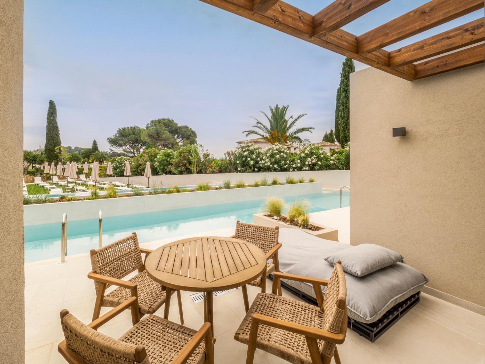 Hébergement Double Preferred Club avec Accès Direct à la Piscine - Vue sur Jardin