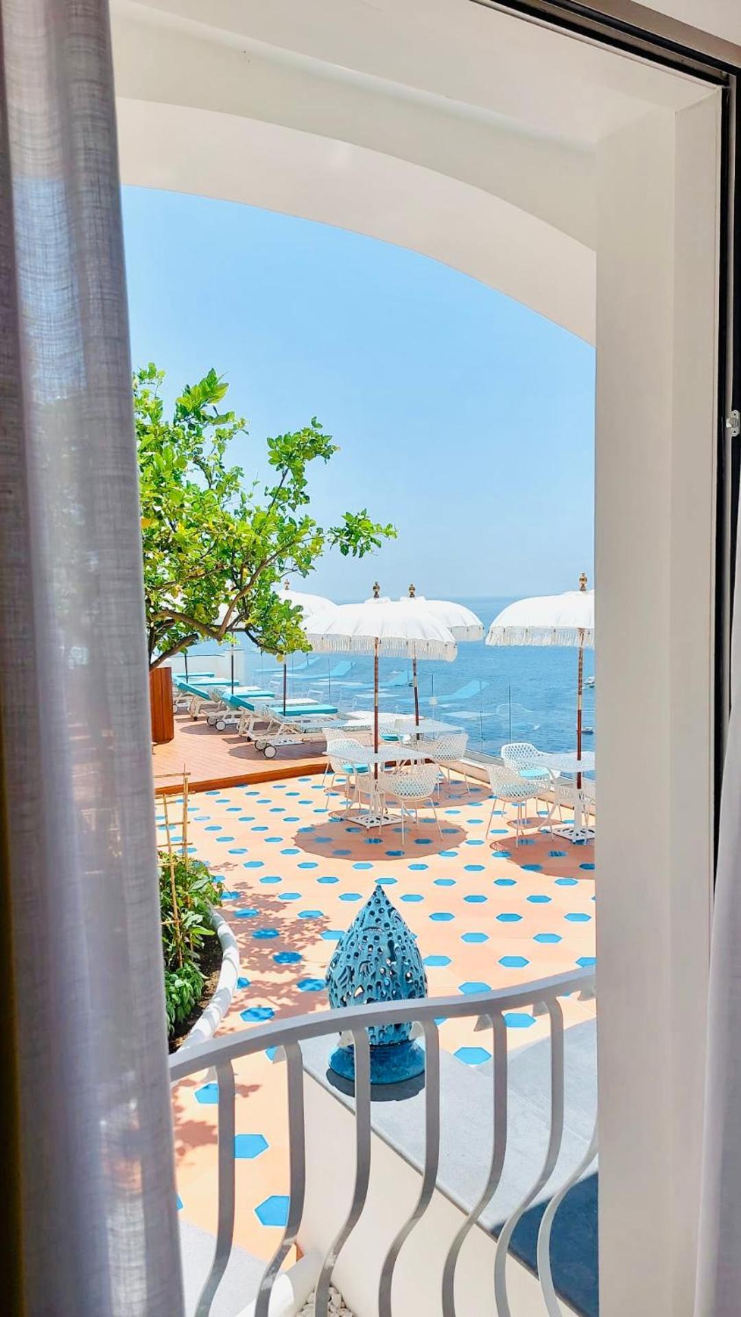 Deluxe Suite Side Sea View