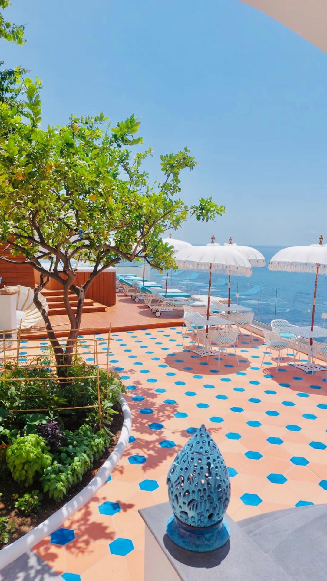 Deluxe Suite Side Sea View
