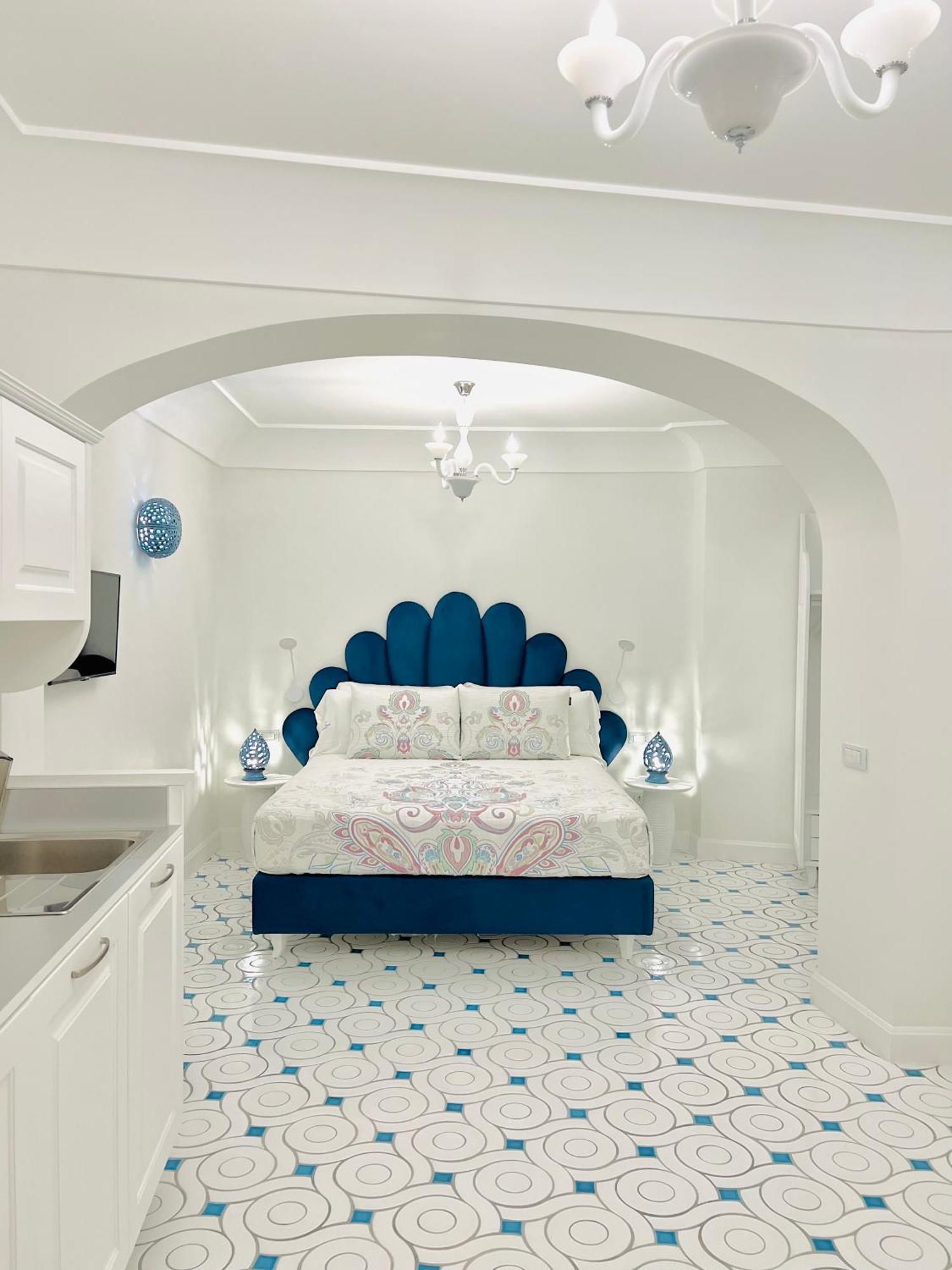 Deluxe Suite Side Sea View