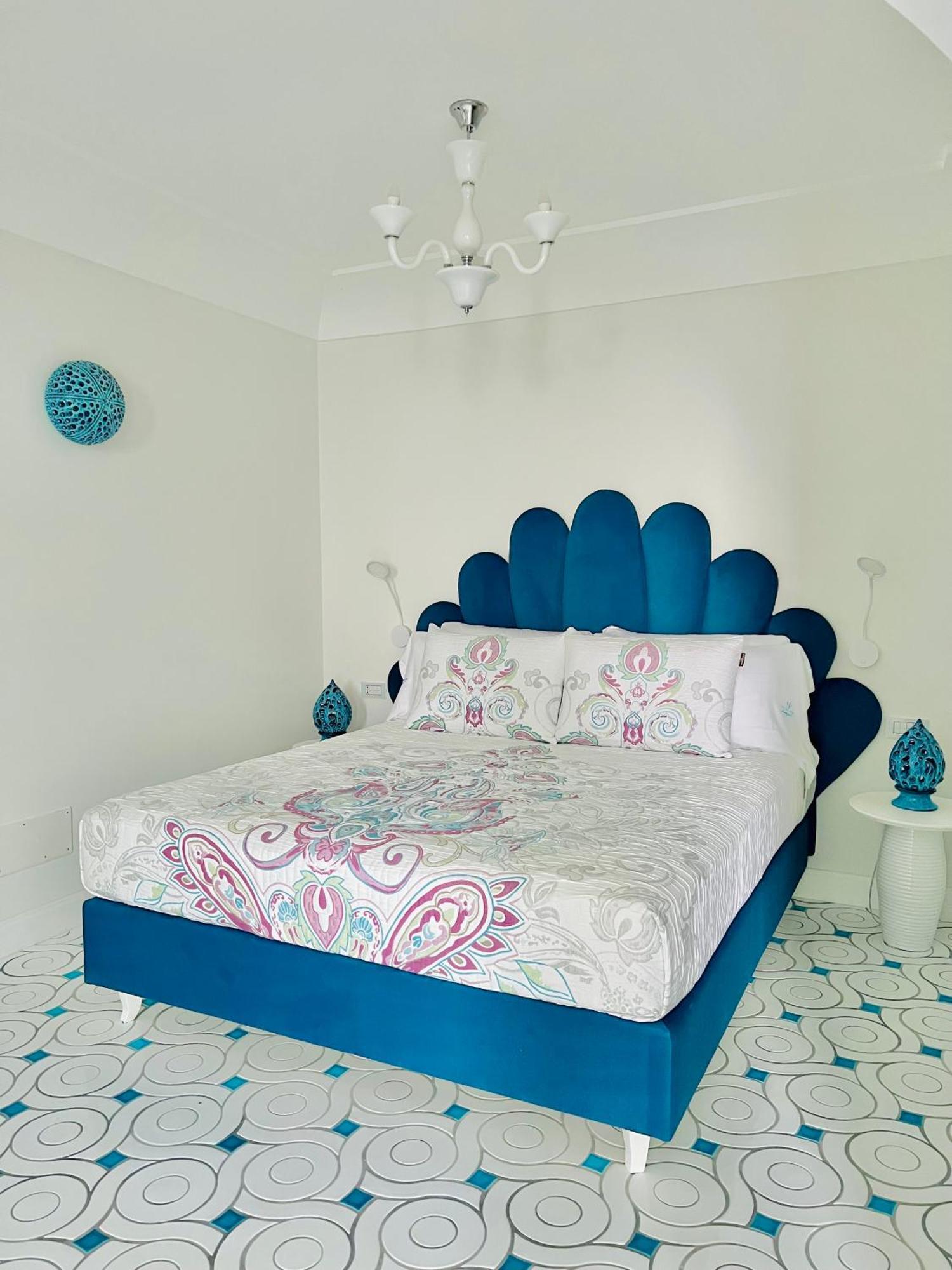 Deluxe Suite Side Sea View