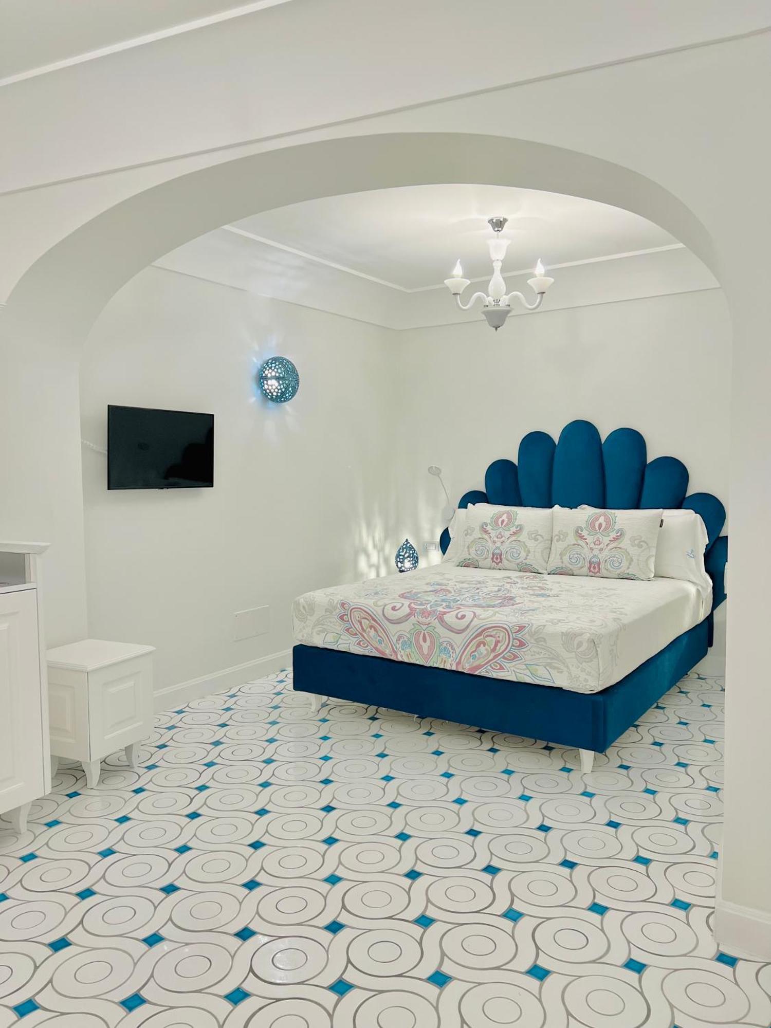 Deluxe Suite Side Sea View