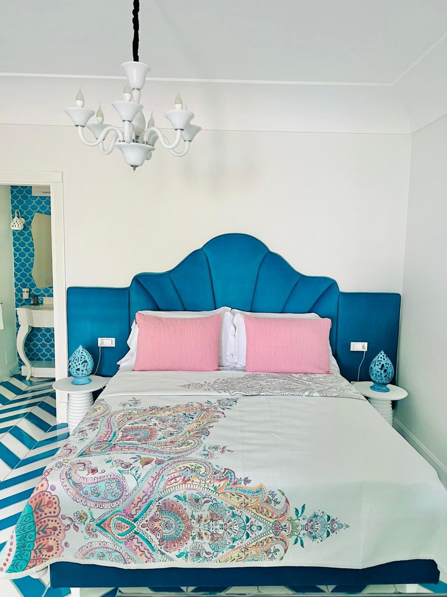Deluxe Suite Side Sea View