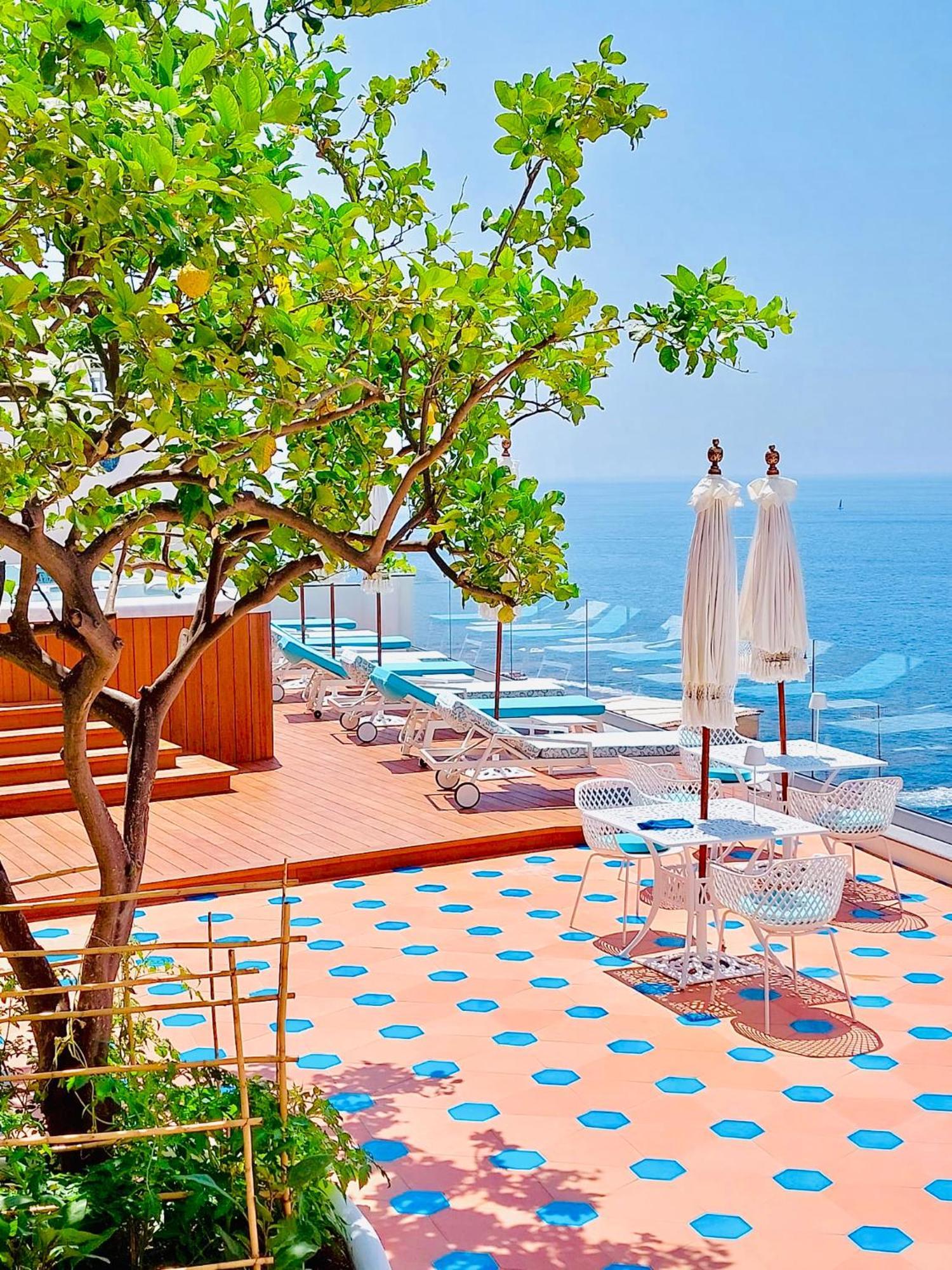 Deluxe Suite Side Sea View
