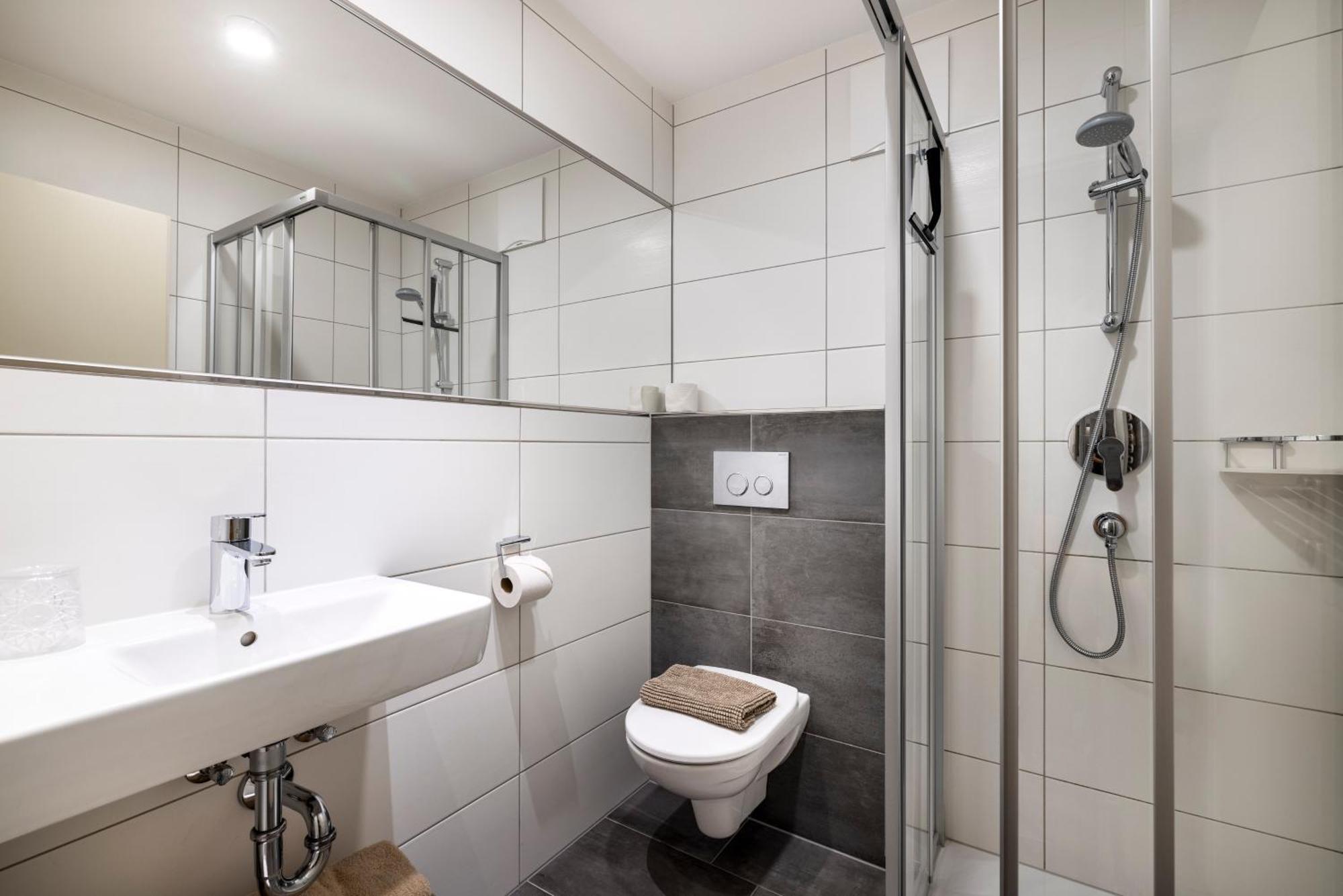 Three-Bedroom Apartment,1557657208:JPEG