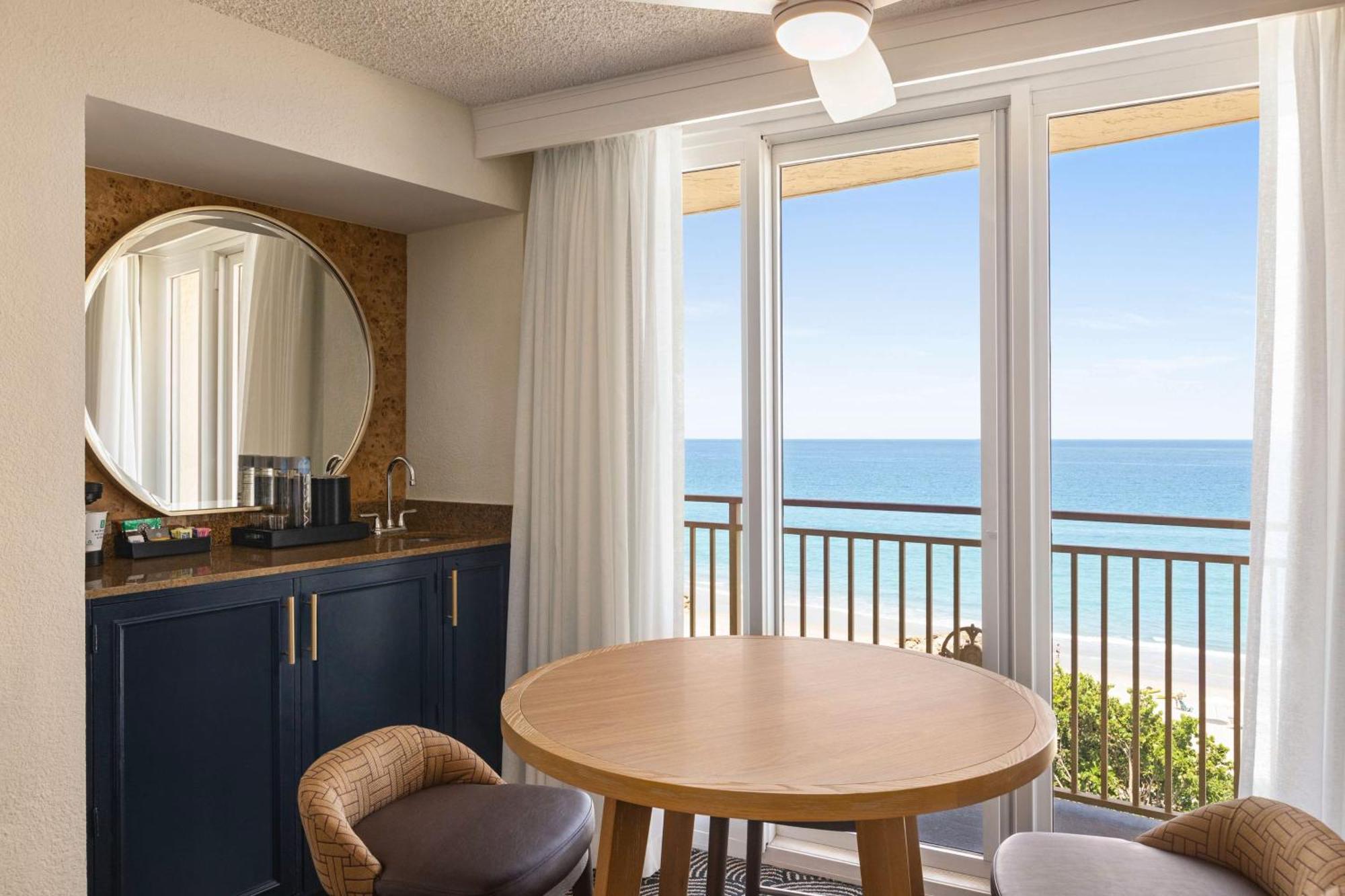 Deluxe Suite 1 King Bed Oceanfront Corner Wraparound Balcony,1557812467:JPEG