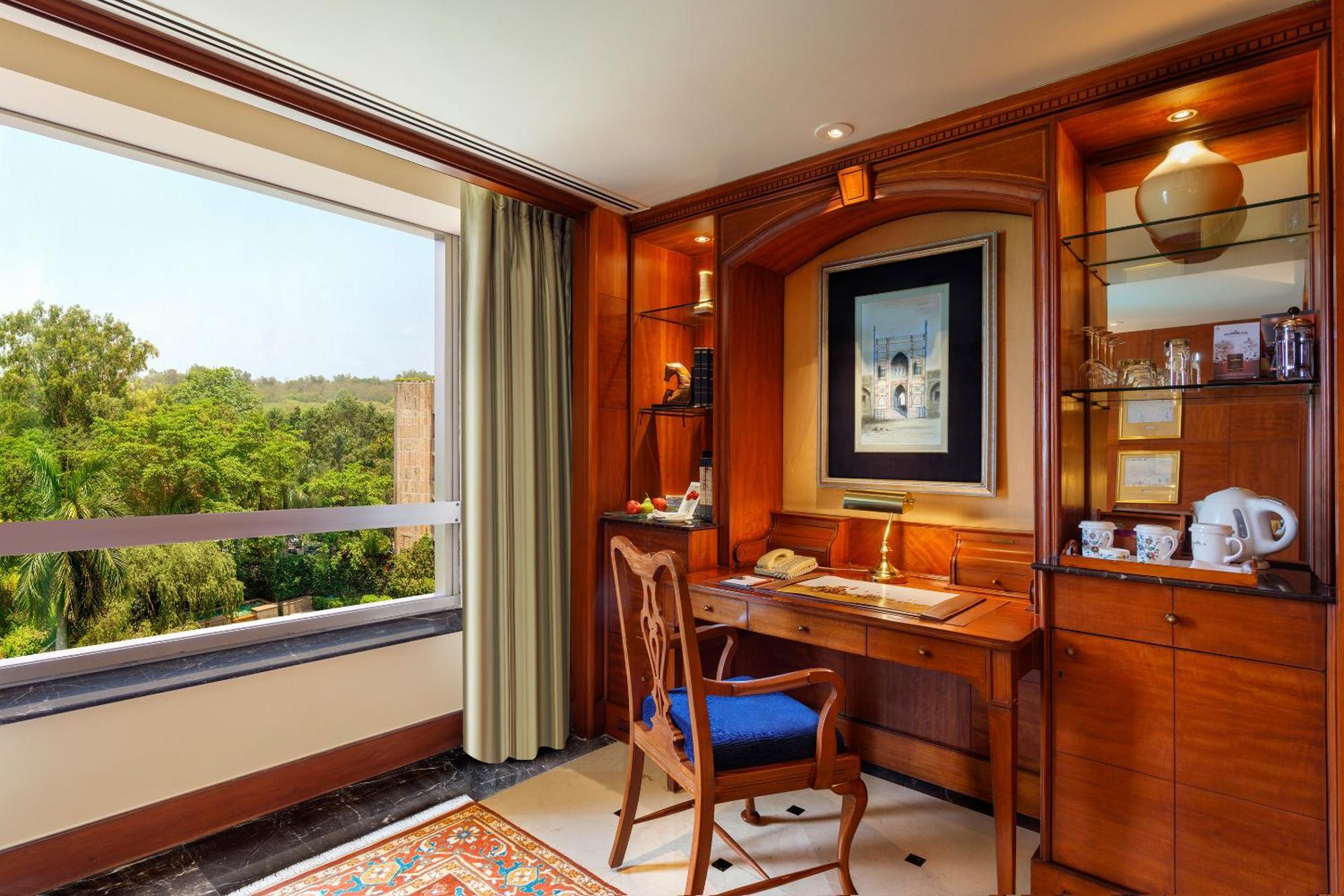 Towers Room, Concierge level, Larger Guest room with complimentary lounge access,  Luxury hours, 20% off on session of Spa ,20% Off on Laundry service,1 King