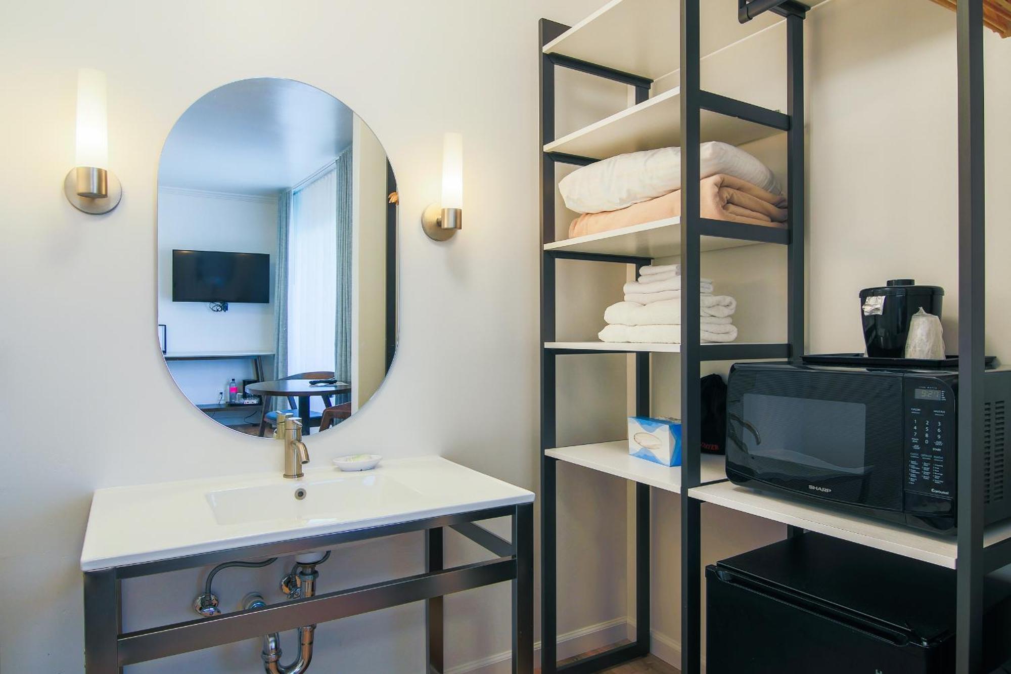 King Room,1563331804:JPEG