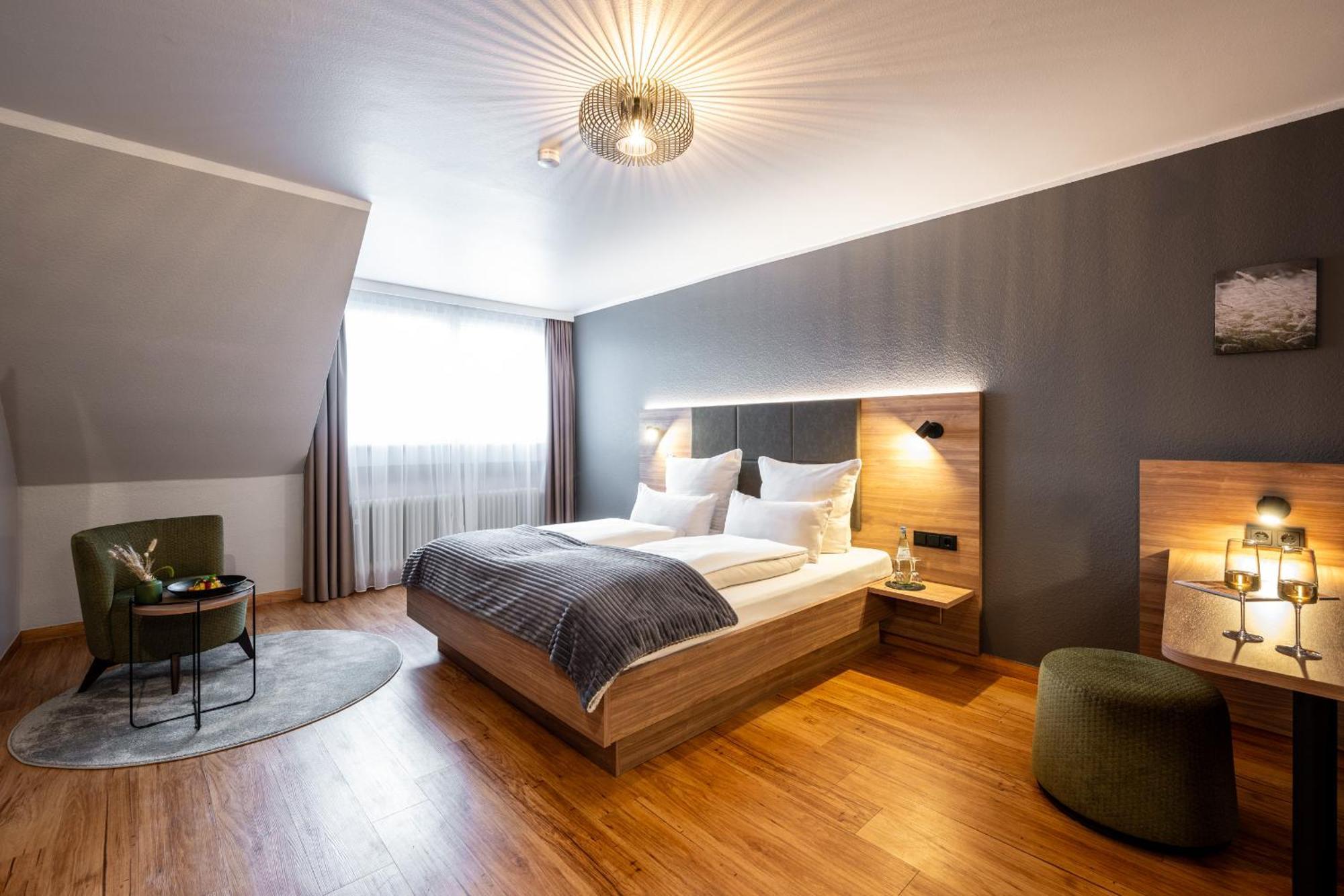 Large Double Room,1565255638:JPEG