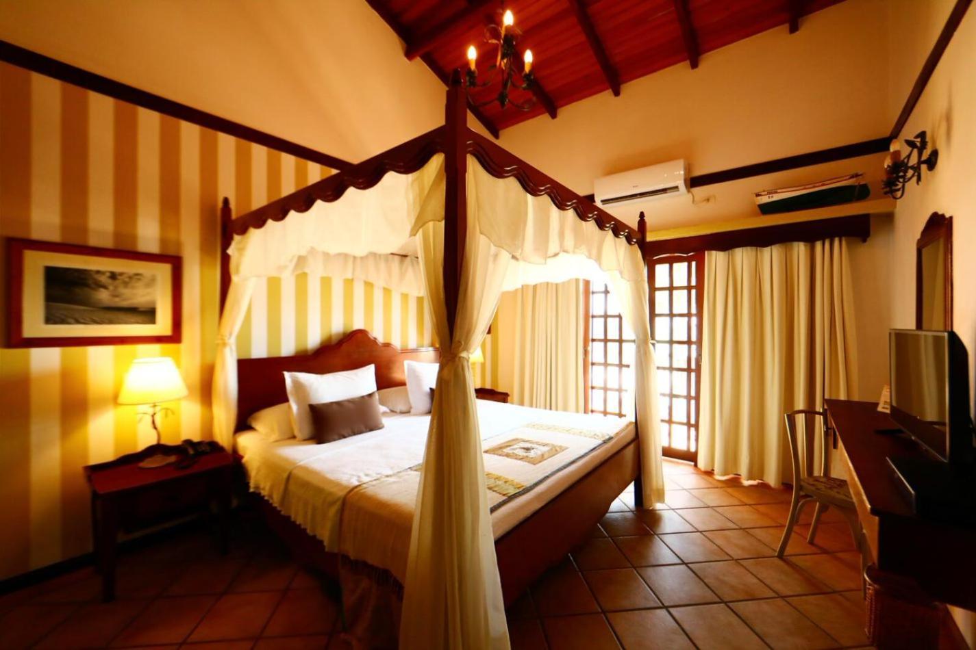 Deluxe Double Room with Side Sea View
