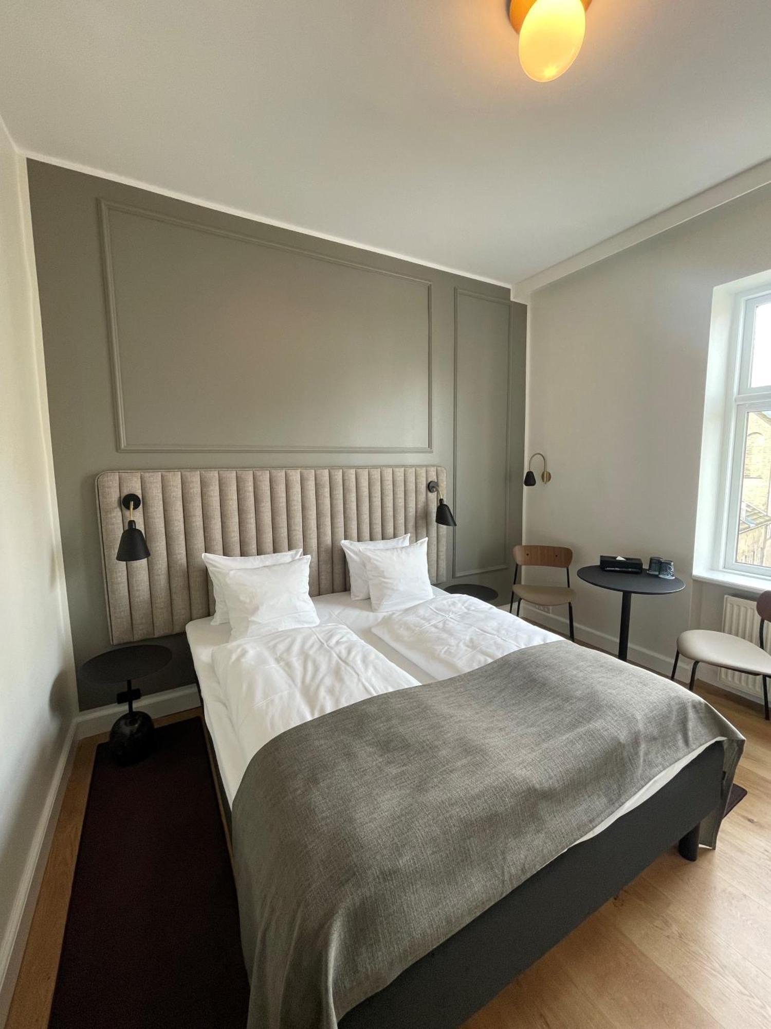 Small Double Room,1566943268:JPEG