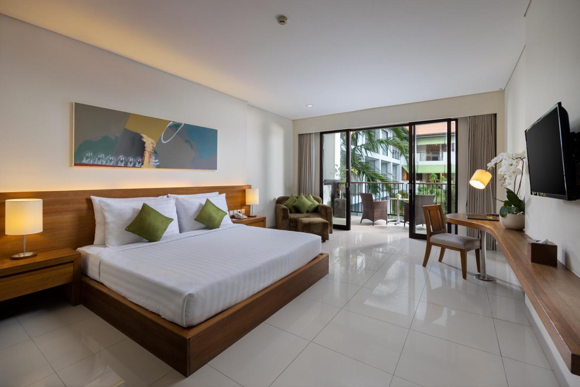 Junior Suite with Pool View,1567178492:JPEG