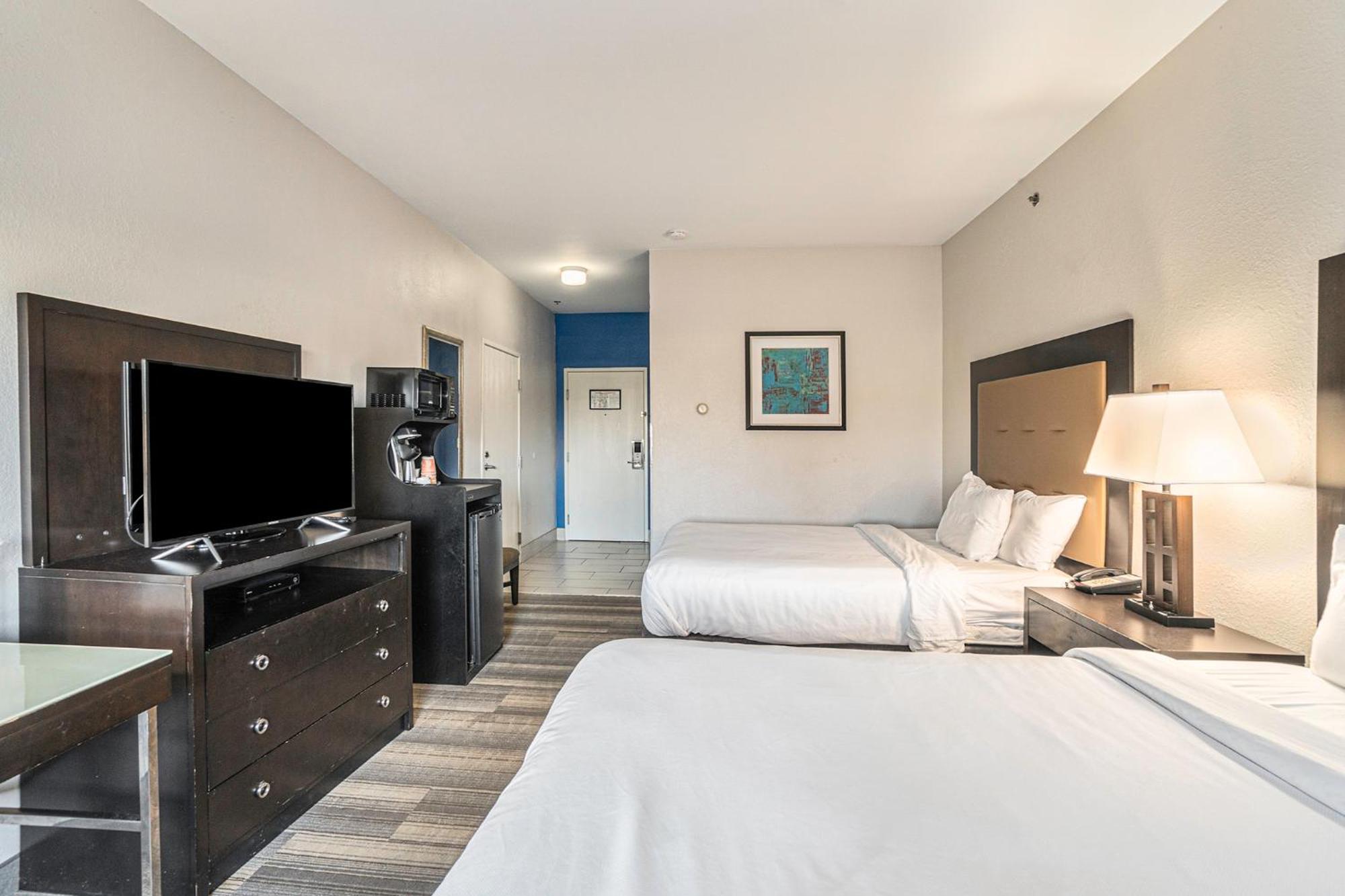 2 Queen Beds-accessible-roll Shwr-non Smk