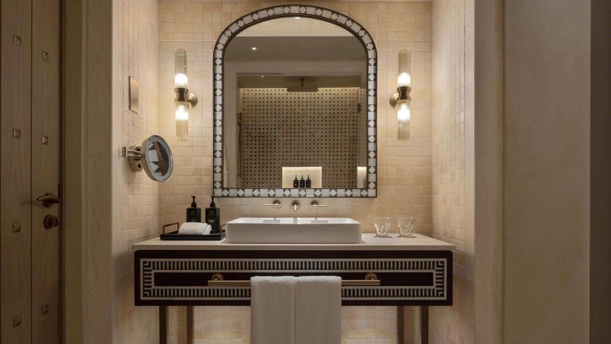 Deluxe Desert View King Room