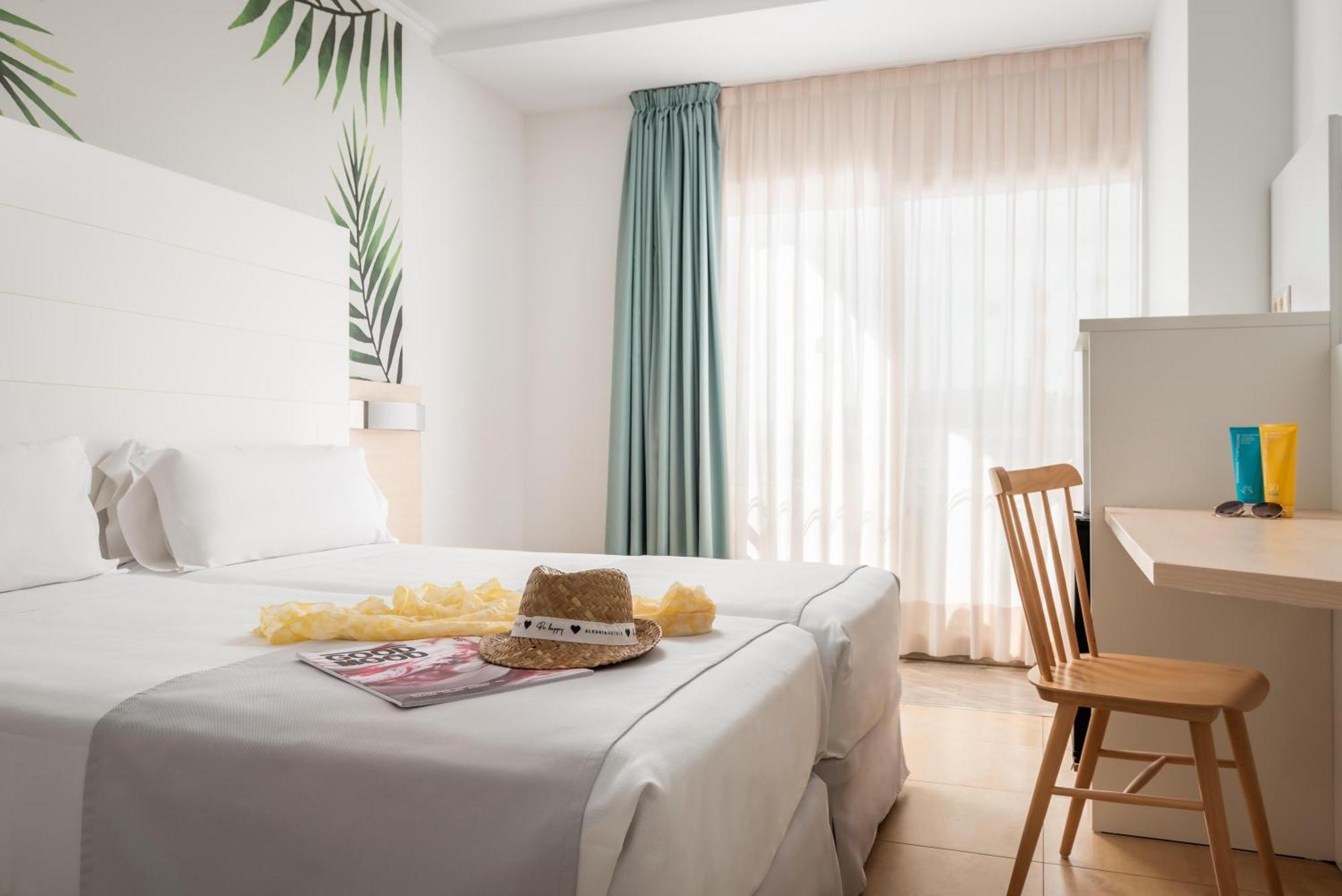 Quarto Triplo com Varanda