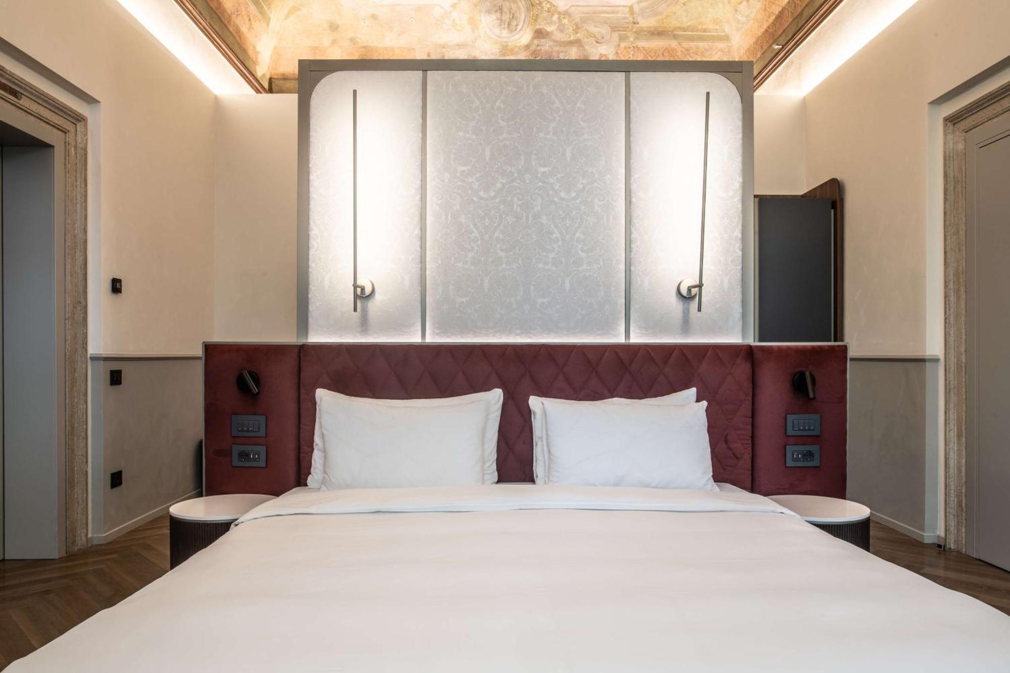 Renaissance Junior Suite