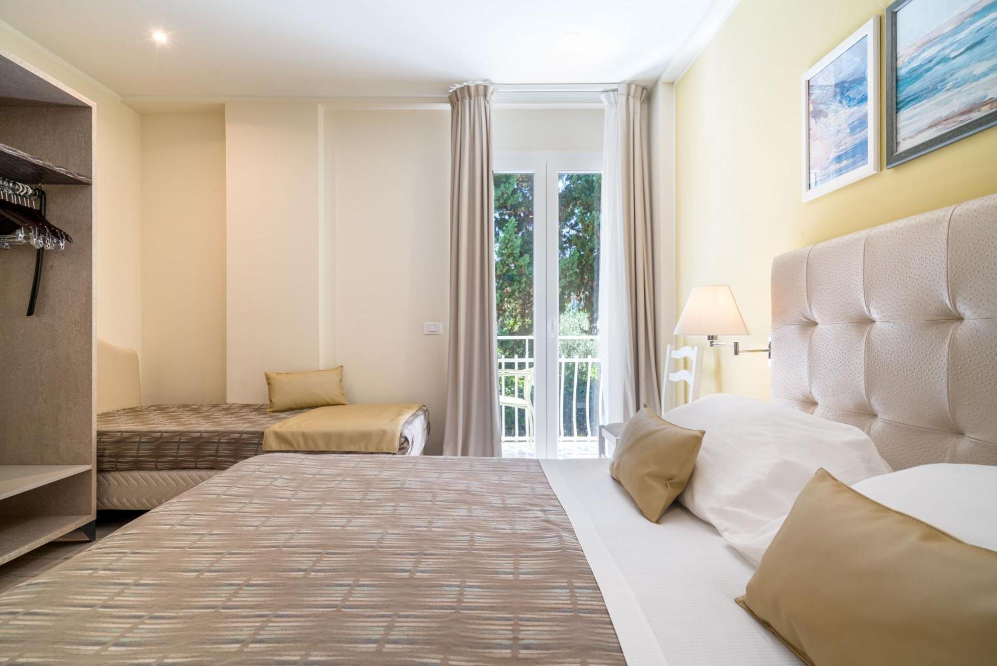 Quadruple Room Balcony Side Sea View