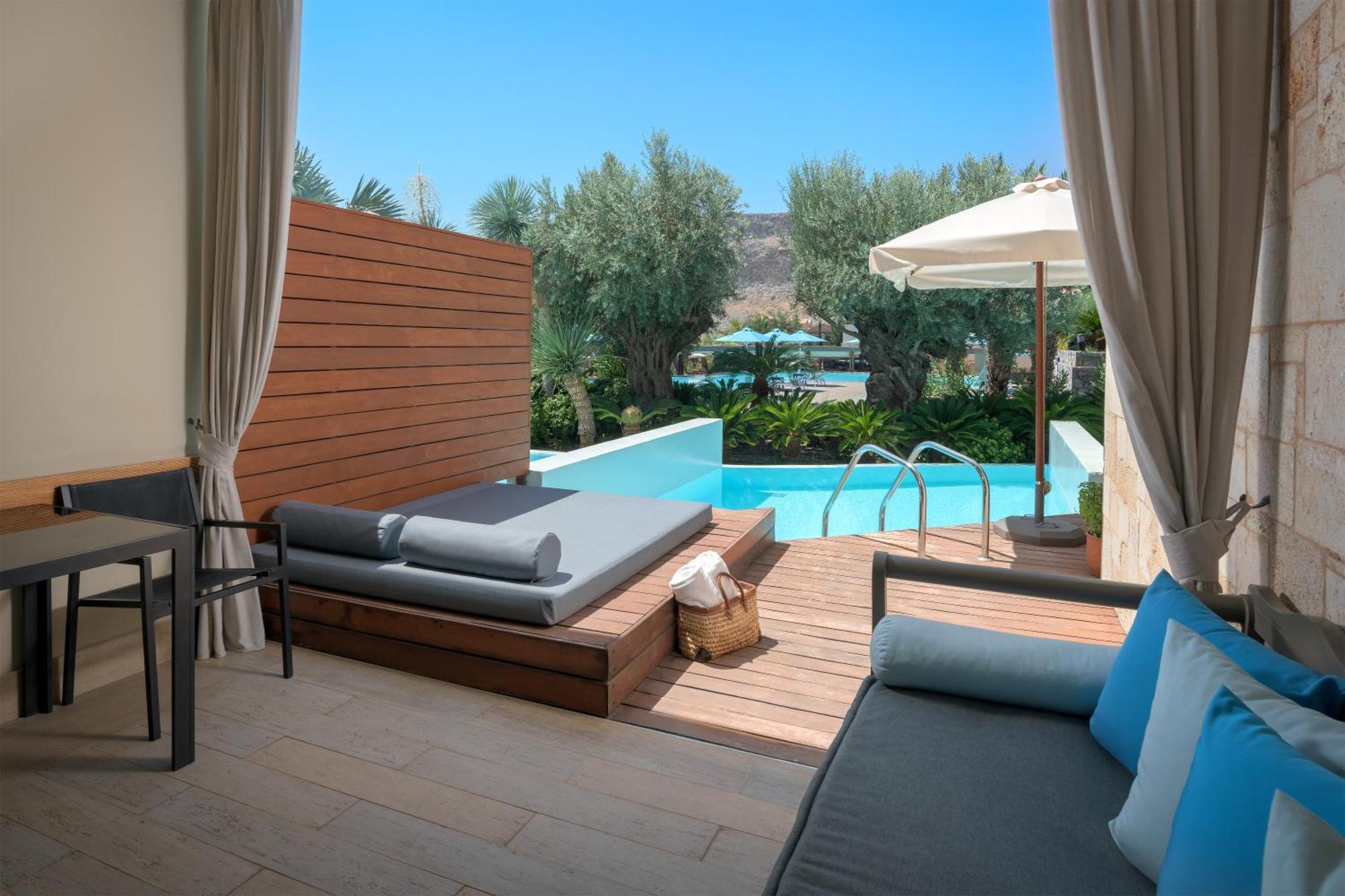 Suite Private Pool Garden View