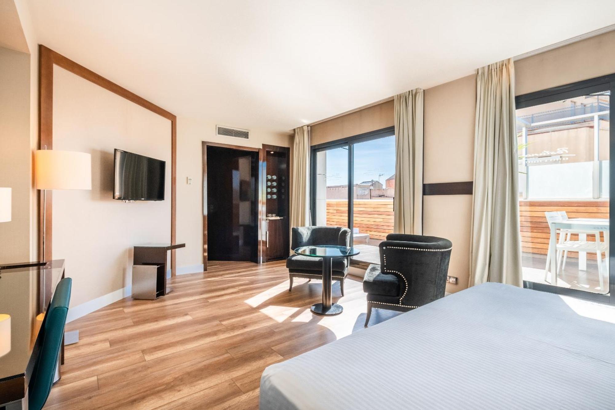 Junior Suite with Jacuzzi on the Terrace,1586821319:JPEG