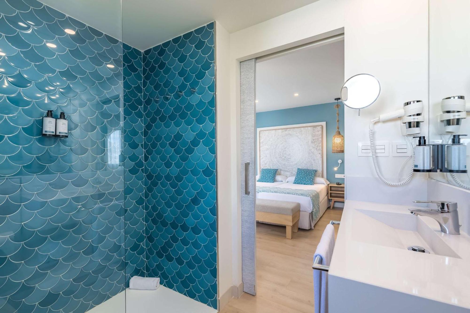 Quarto Twin Superior com Vista Mar (3 Adultos)