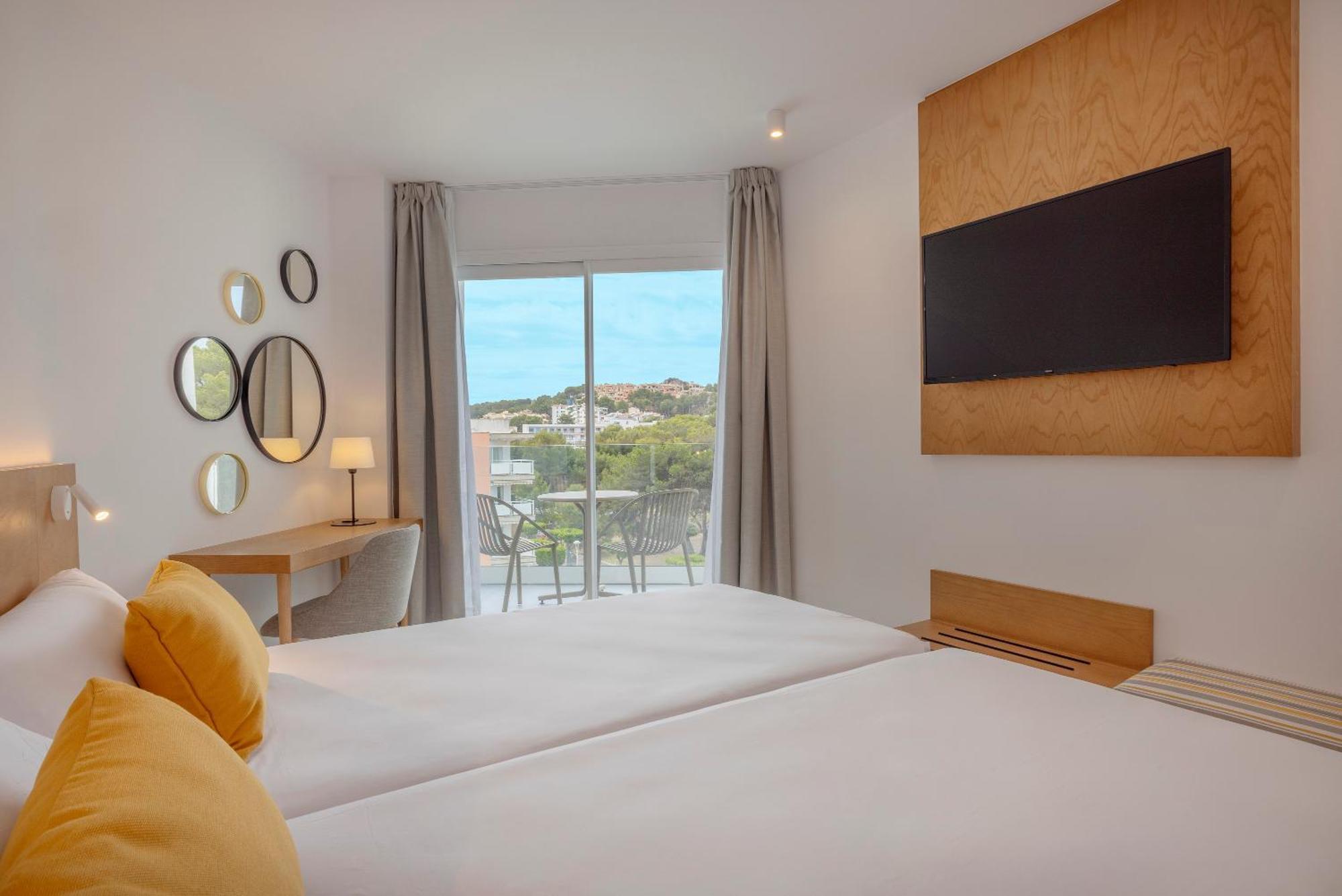 Twin Room with Balcony,1592149812:JPEG