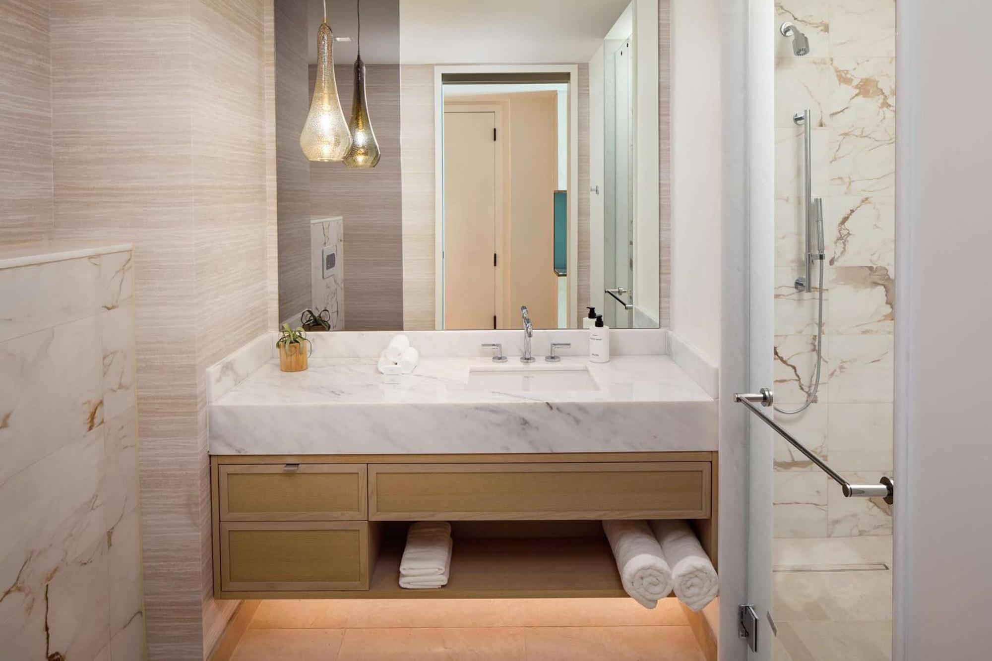 One-Bedroom Suite with Pool View - Hearing Accessible