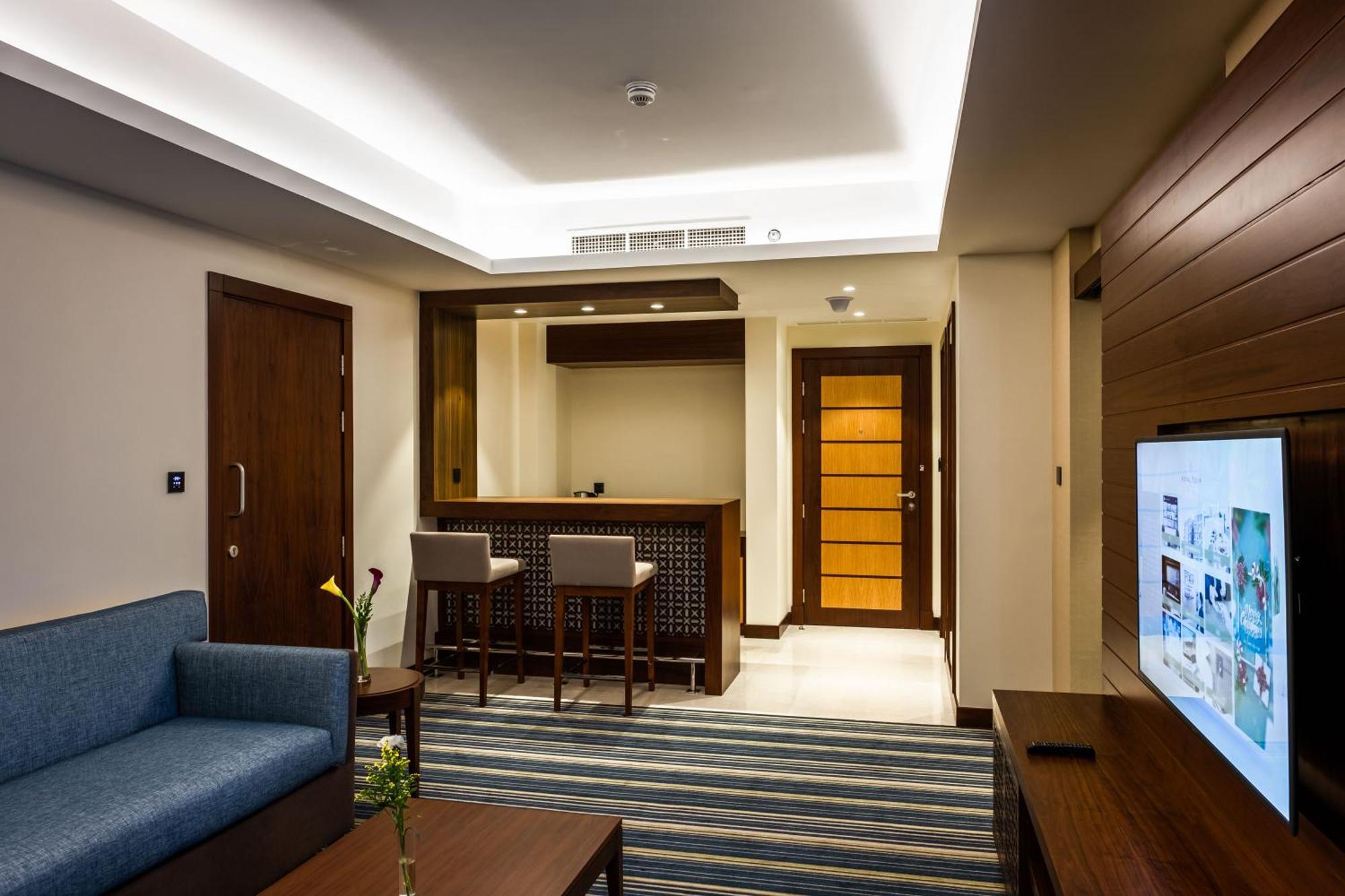 Deluxe Suite on F&B Dining restaurants on spa on laundry services Late check out Early check subject to hotel availability