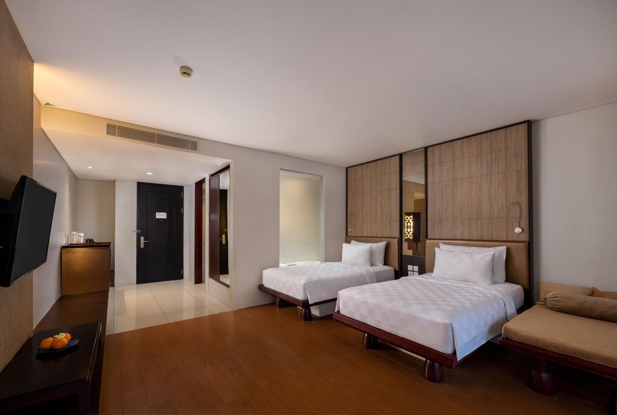Grand Deluxe Twin Room Pool View
