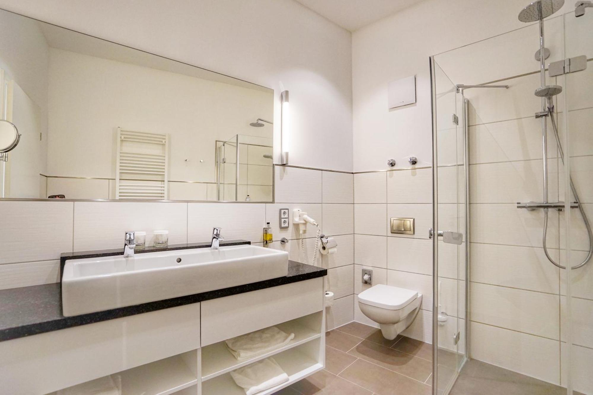 Deluxe Double Room,1596094321:JPEG