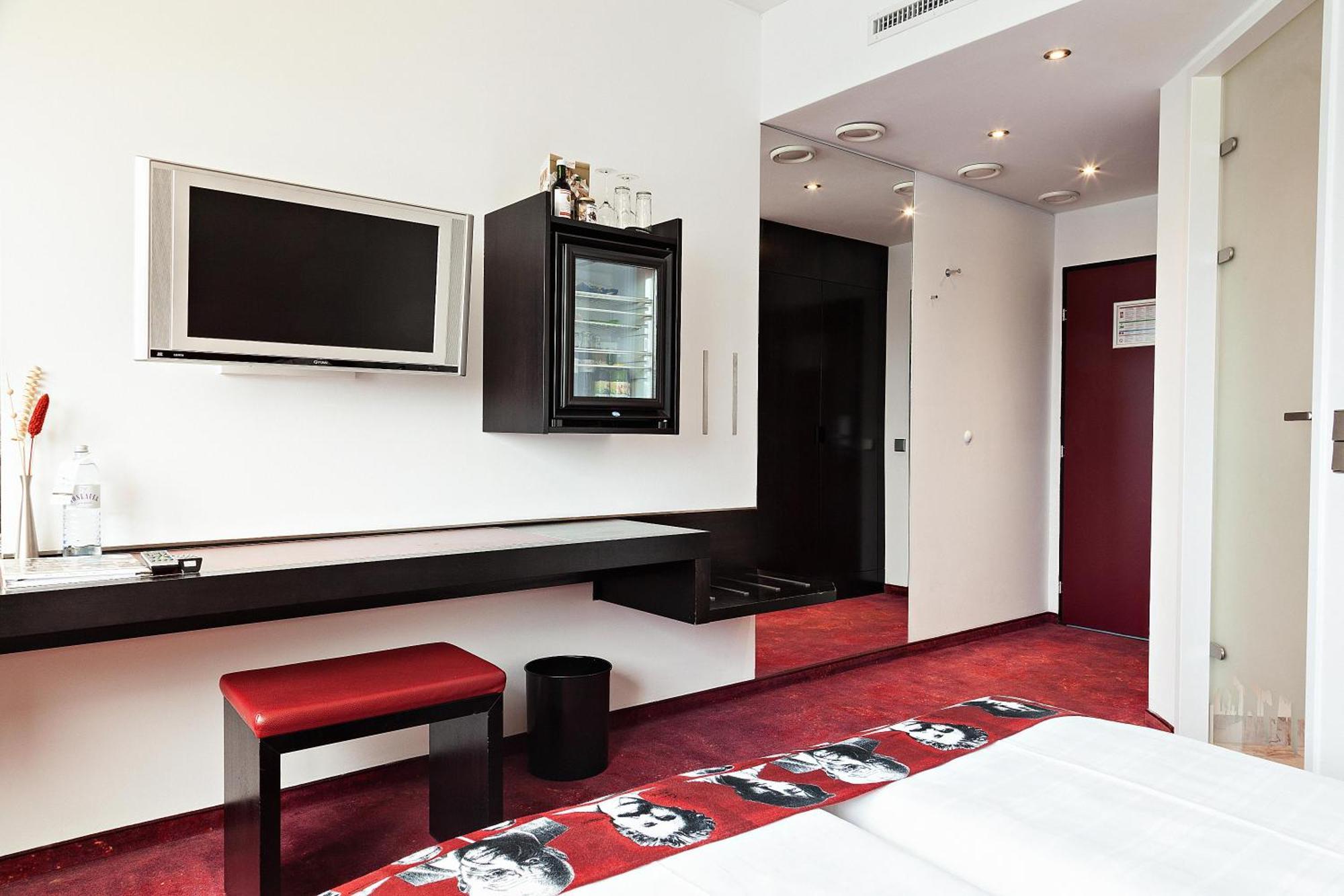 Superior Double or Twin Room with Lake View