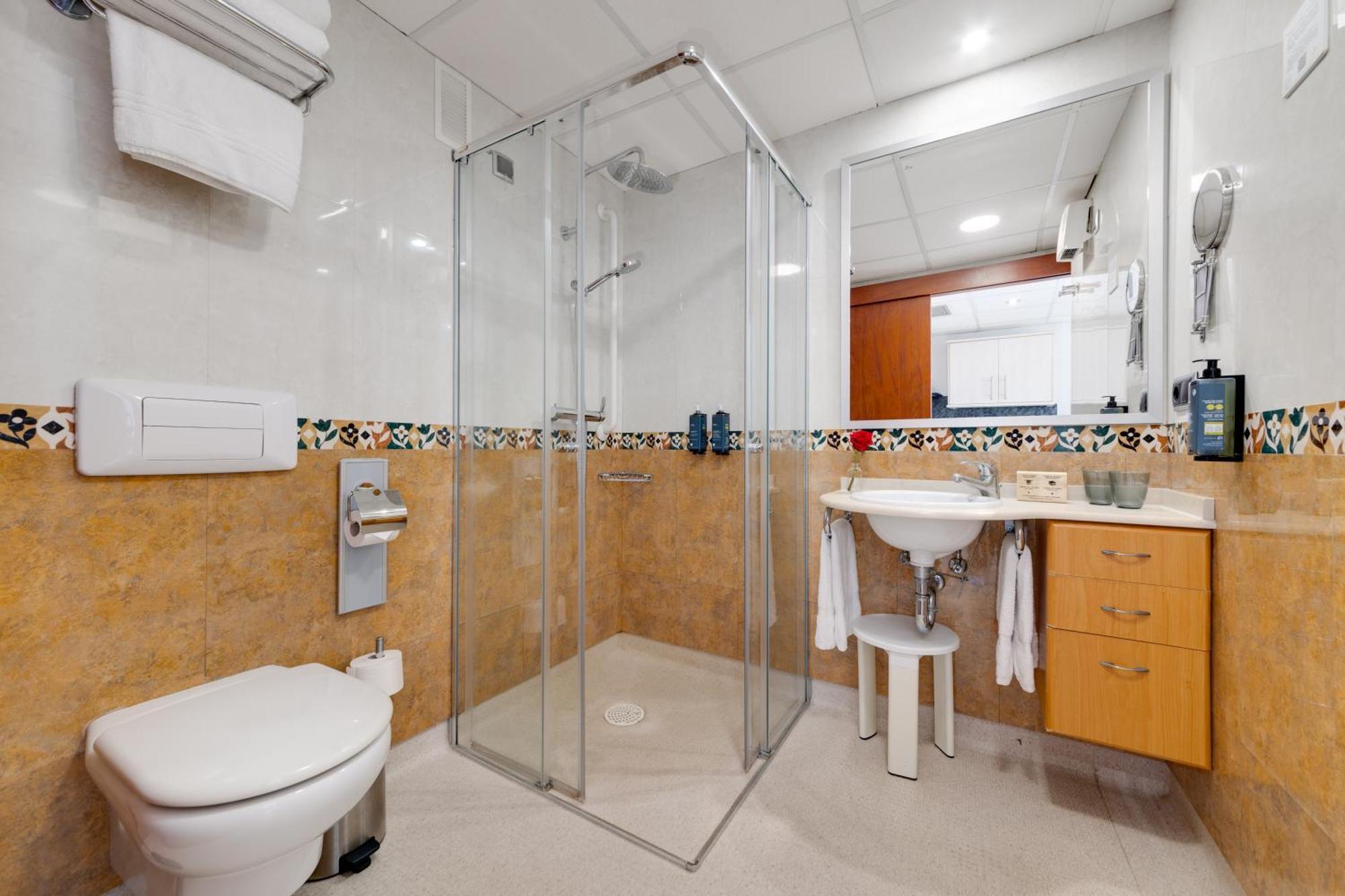 Standard Double or Twin Room Garden View