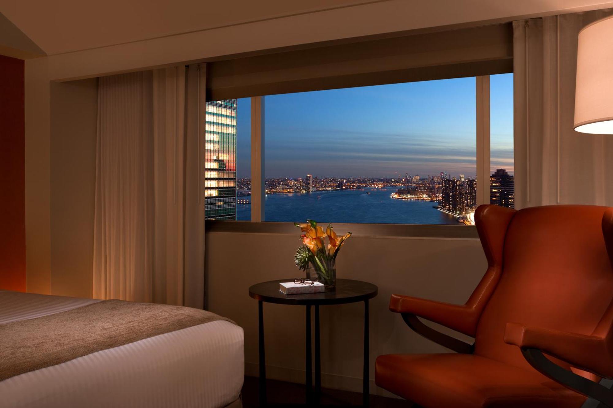 Room Two Twin Beds City View
